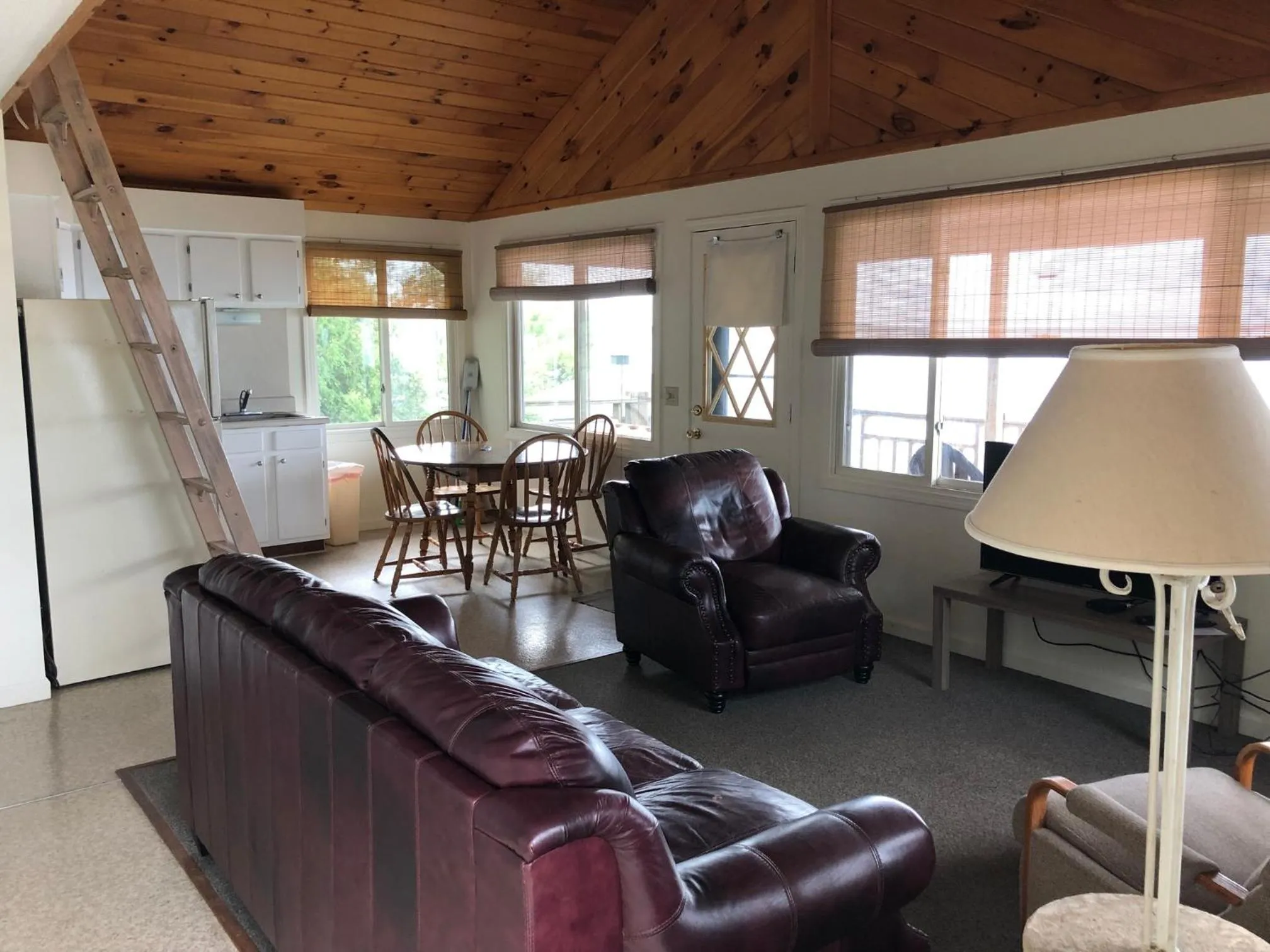 Living room in West Winds Motel & Cottages