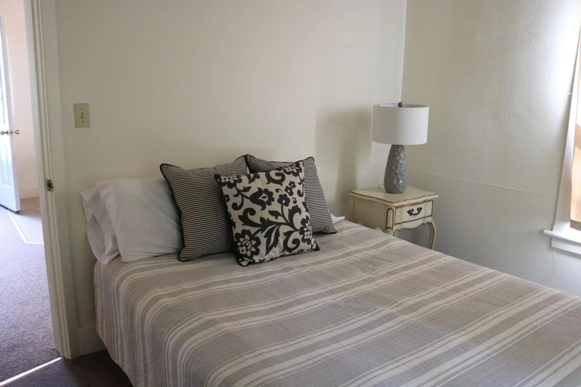 Bed in West Winds Motel & Cottages