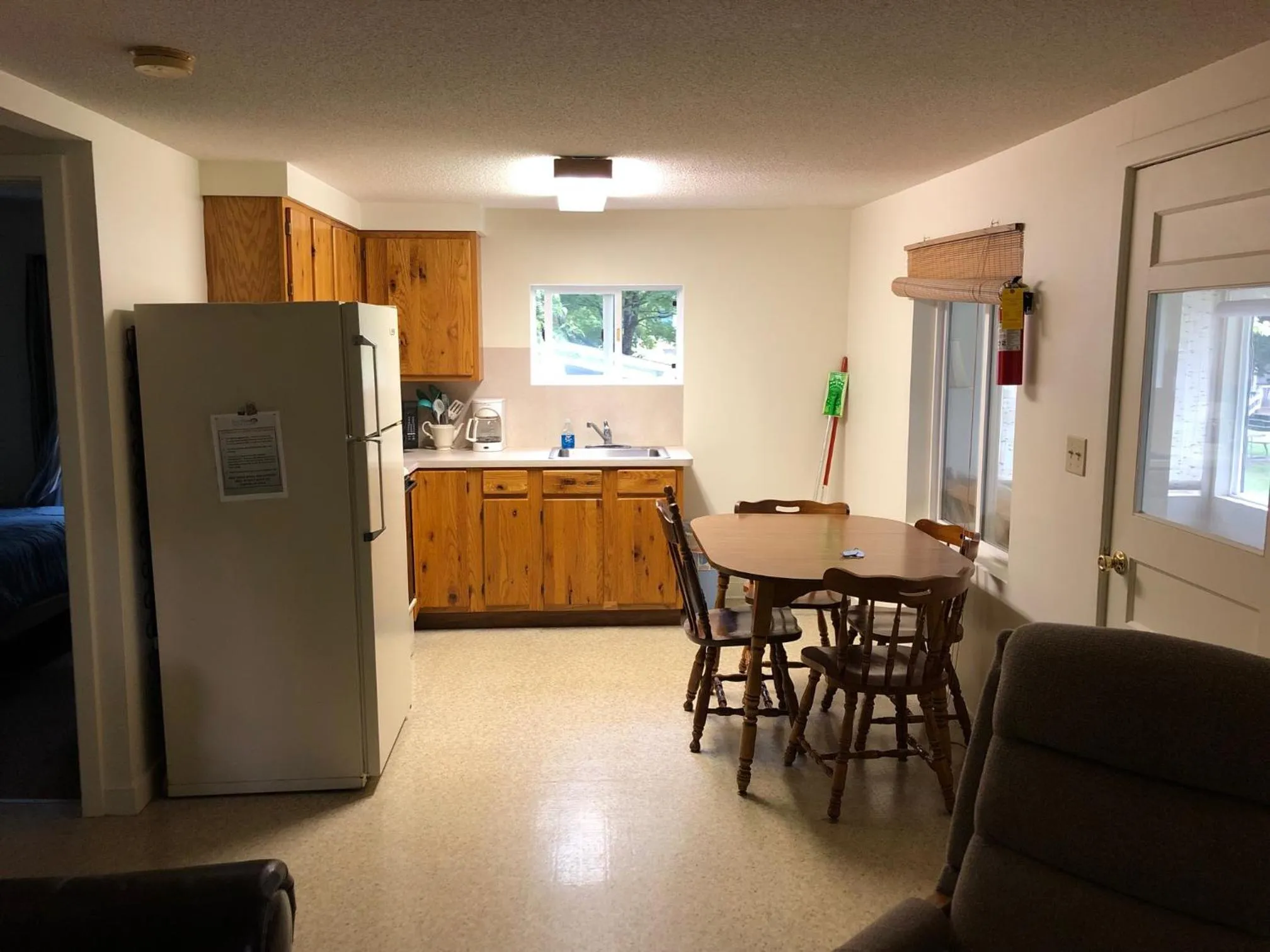 Kitchen or kitchenette in West Winds Motel & Cottages
