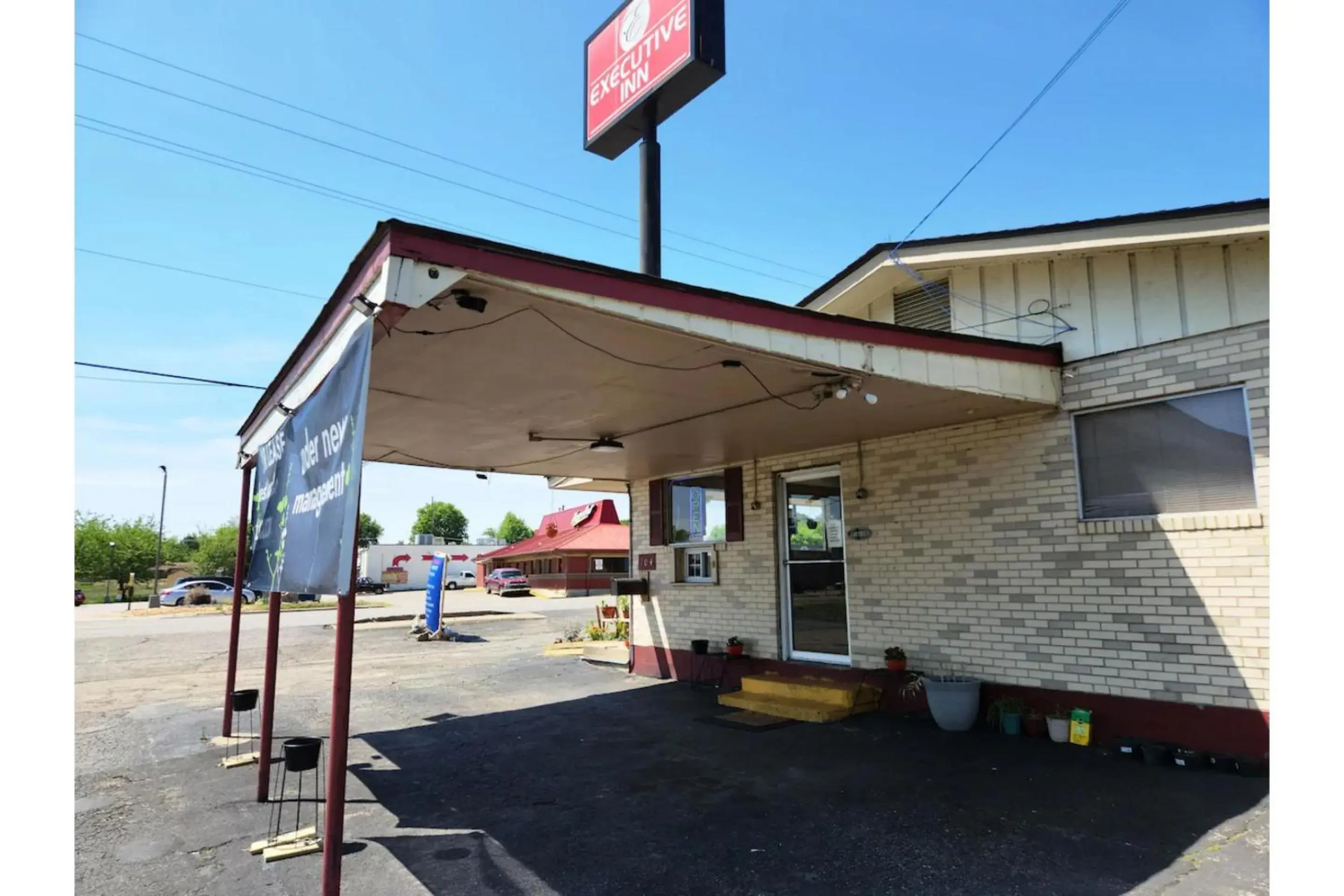 Facade/entrance in Executive Inn By OYO Queenville Mena Facade/entrance in Executive Inn By OYO Queenville Mena