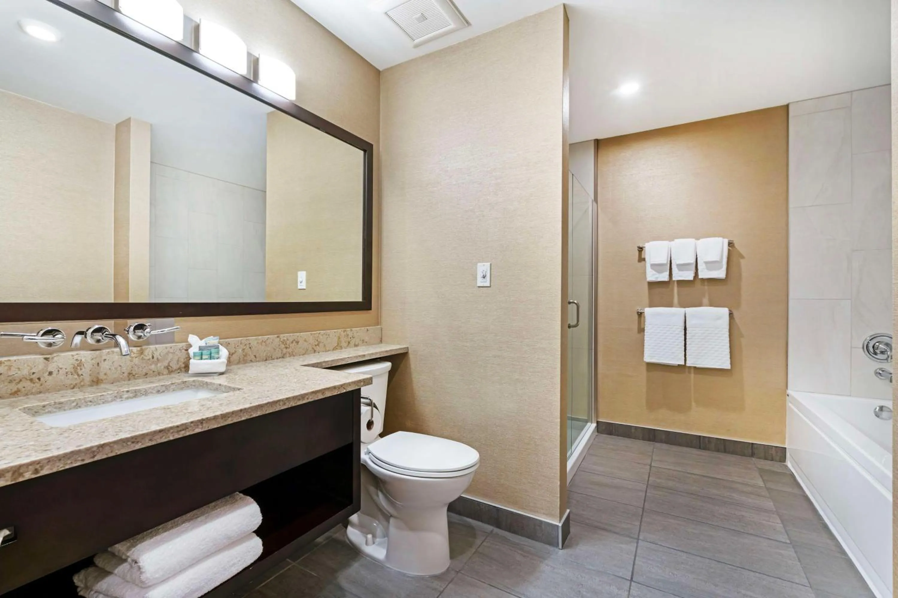 Bathroom in Best Western Northgate