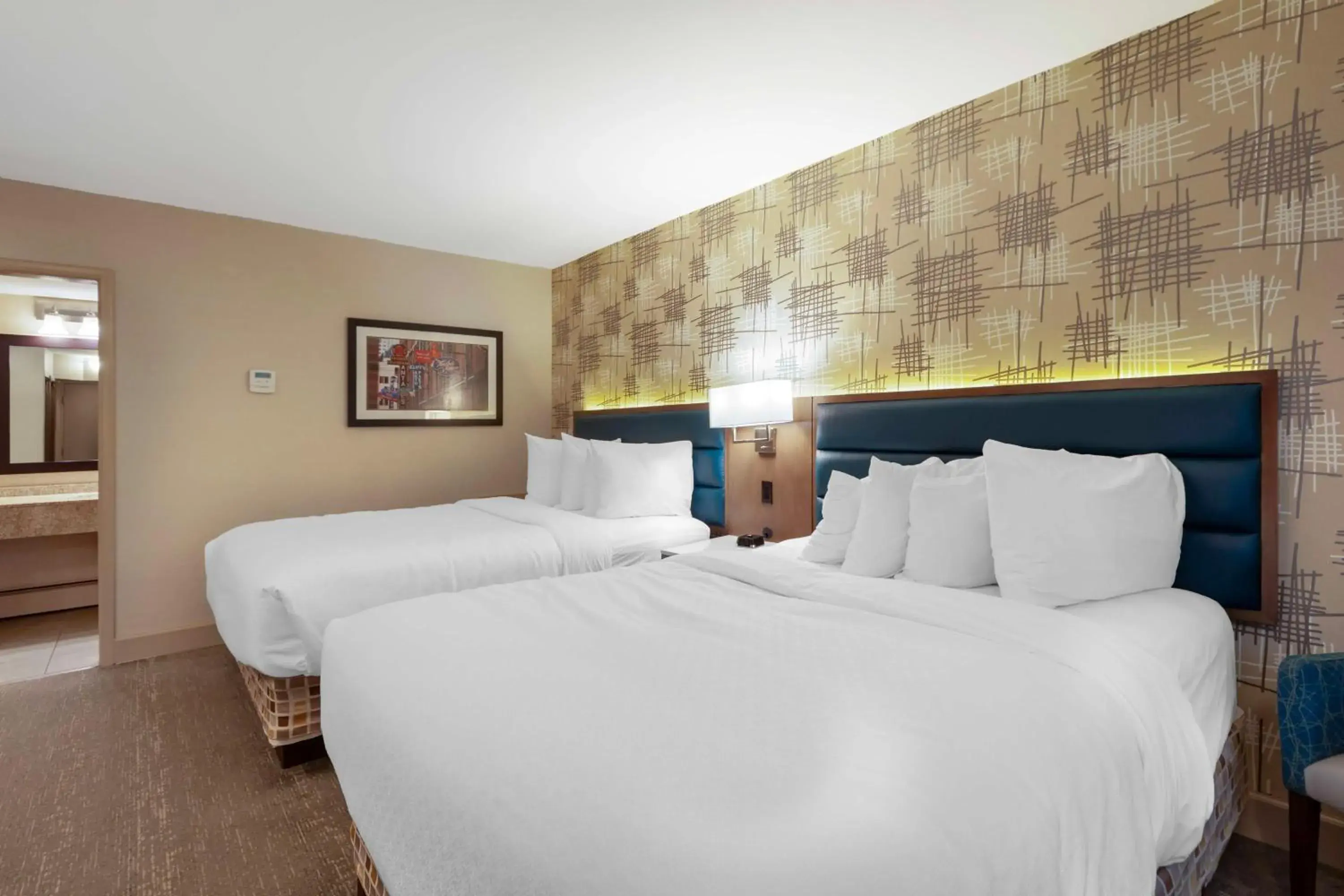 Bedroom, Bed in Best Western PLUS City Centre Inn Bedroom, Bed in Best Western PLUS City Centre Inn