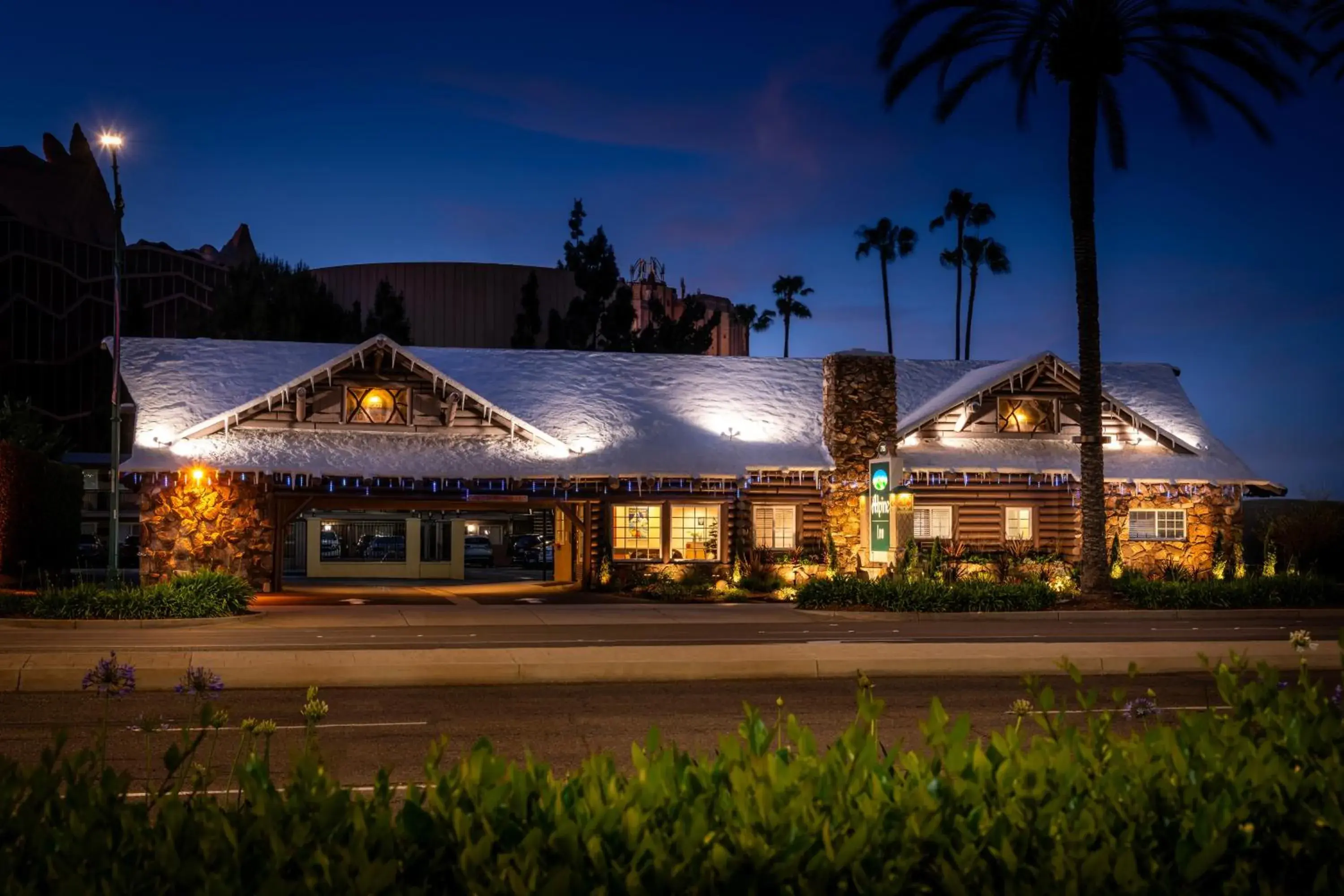 Property building in Alpine Inn near Convention Center and the Park Property building in Alpine Inn near Convention Center and the Park