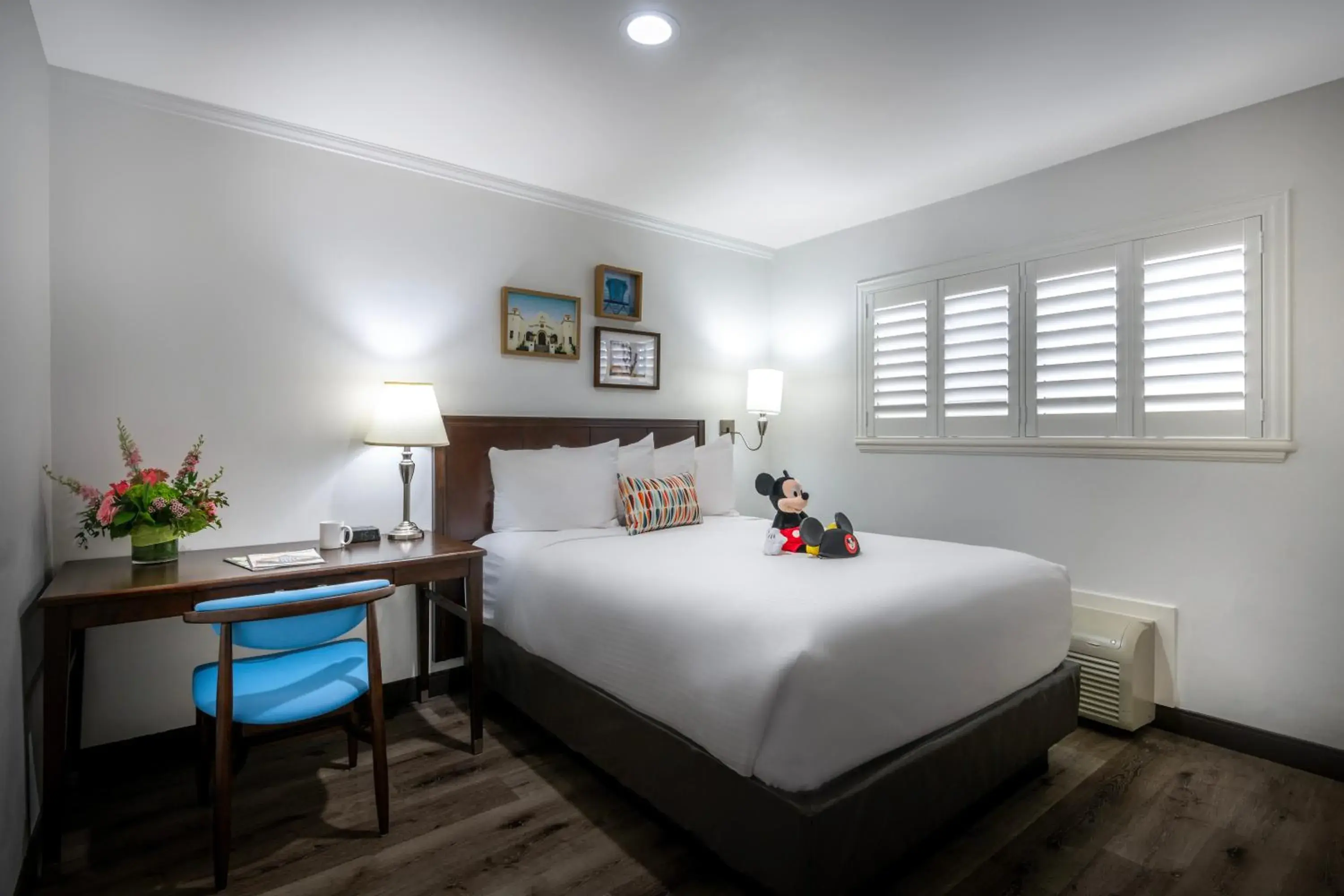 Bedroom, Bed in Alpine Inn near Convention Center and the Park Bedroom, Bed in Alpine Inn near Convention Center and the Park