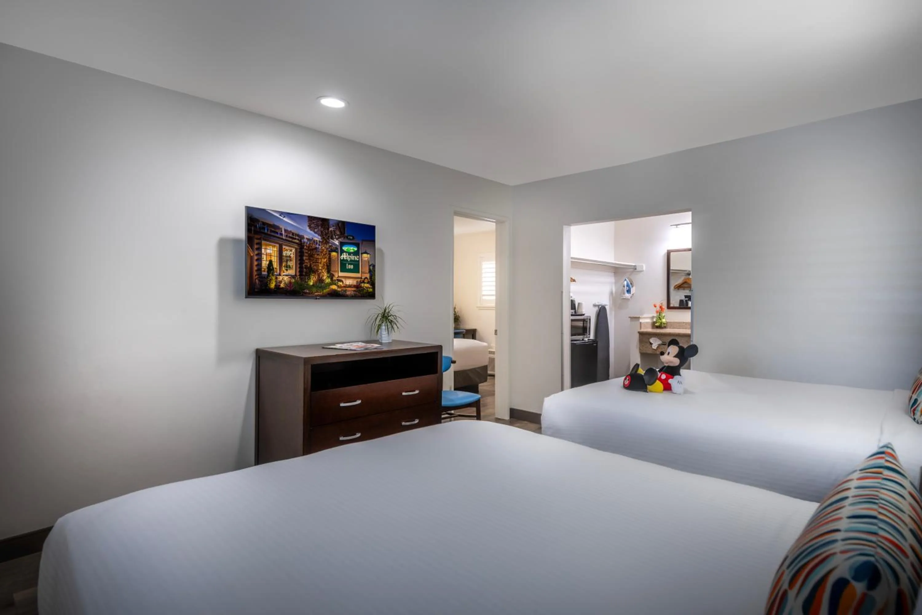 Photo of the whole room, Bed in Alpine Inn near Convention Center and the Park