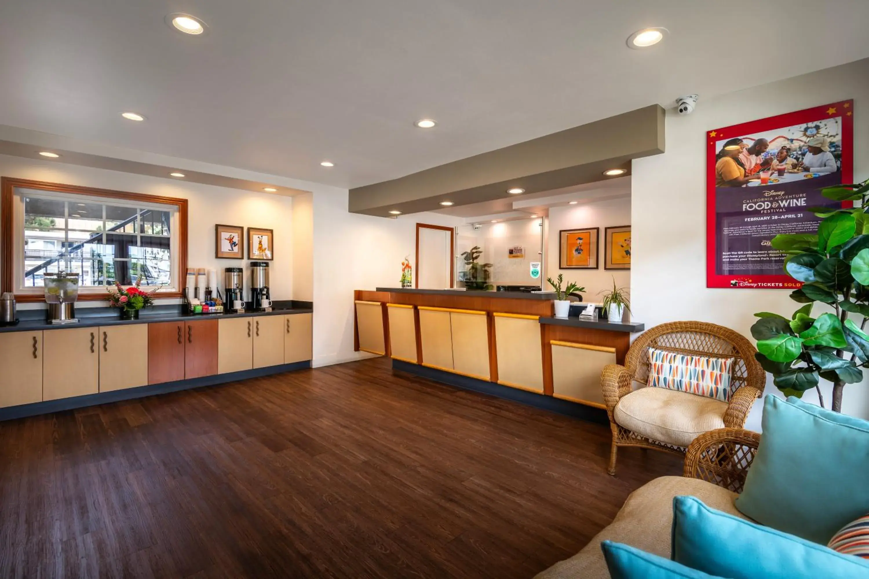 Lobby or reception in Alpine Inn near Convention Center and the Park Lobby or reception in Alpine Inn near Convention Center and the Park