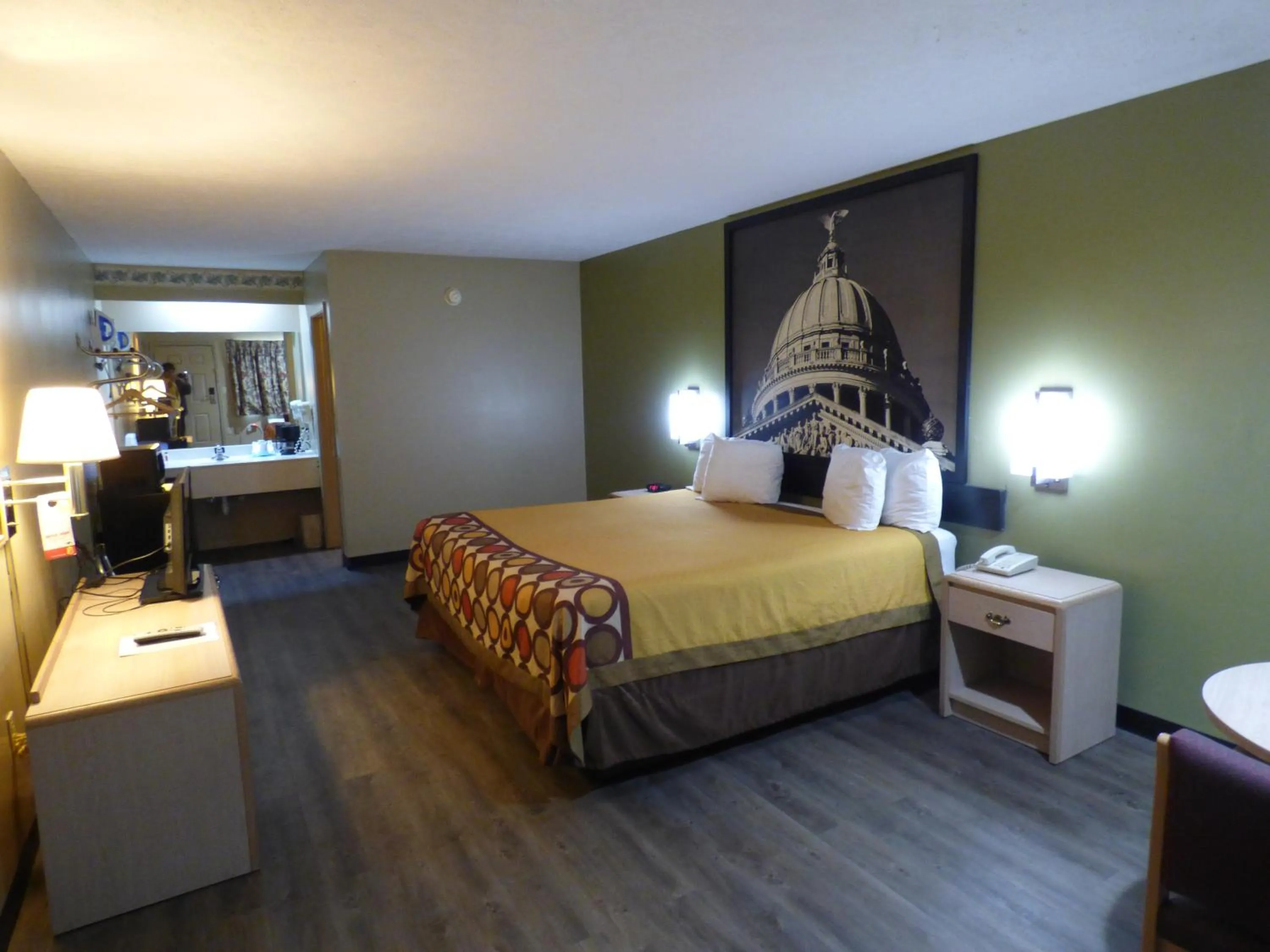 Photo of the whole room, Bed in Super 8 by Wyndham Kosciusko