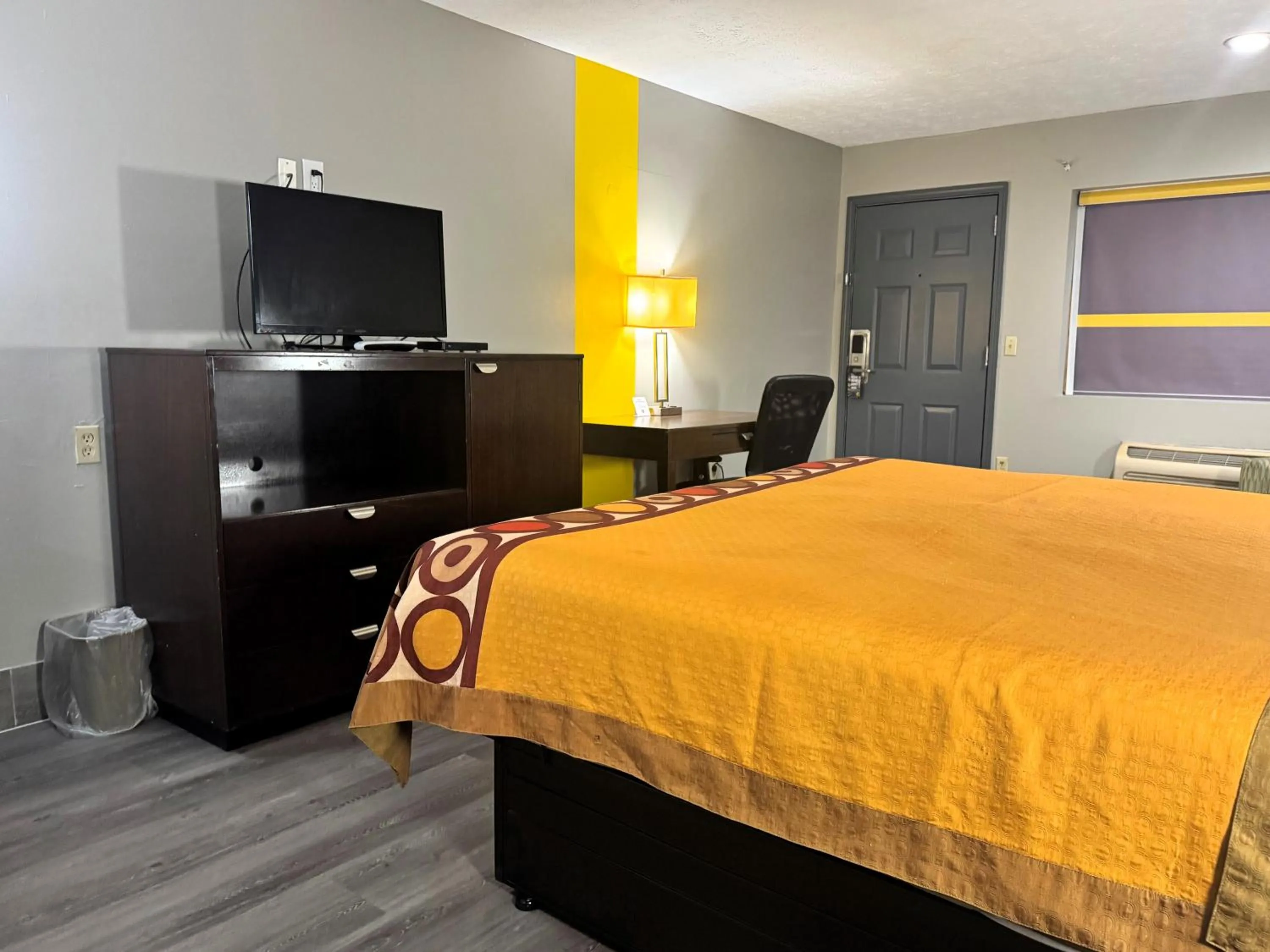 TV and multimedia, Bed in Super 8 by Wyndham Kosciusko