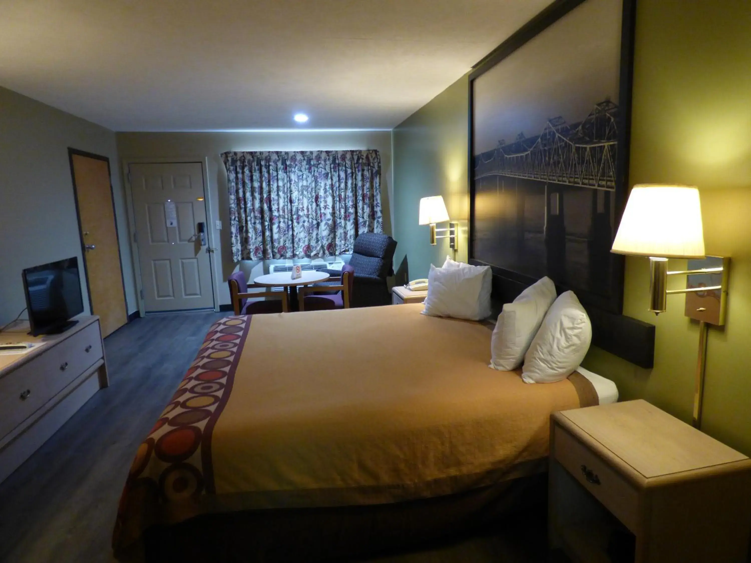 King Room - Mobility Access/Smoking in Super 8 by Wyndham Kosciusko King Room - Mobility Access/Smoking in Super 8 by Wyndham Kosciusko