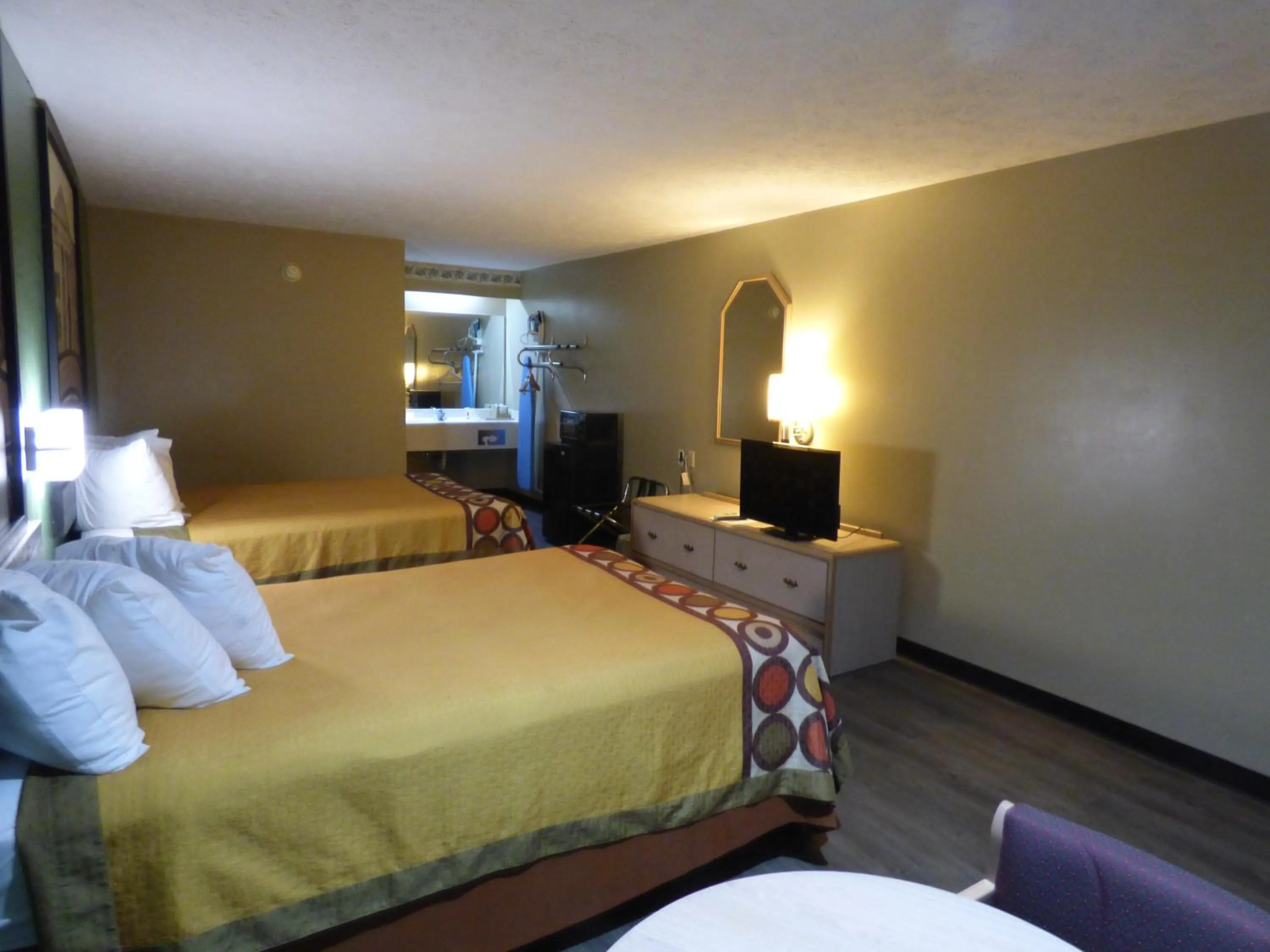 TV and multimedia, Bed in Super 8 by Wyndham Kosciusko