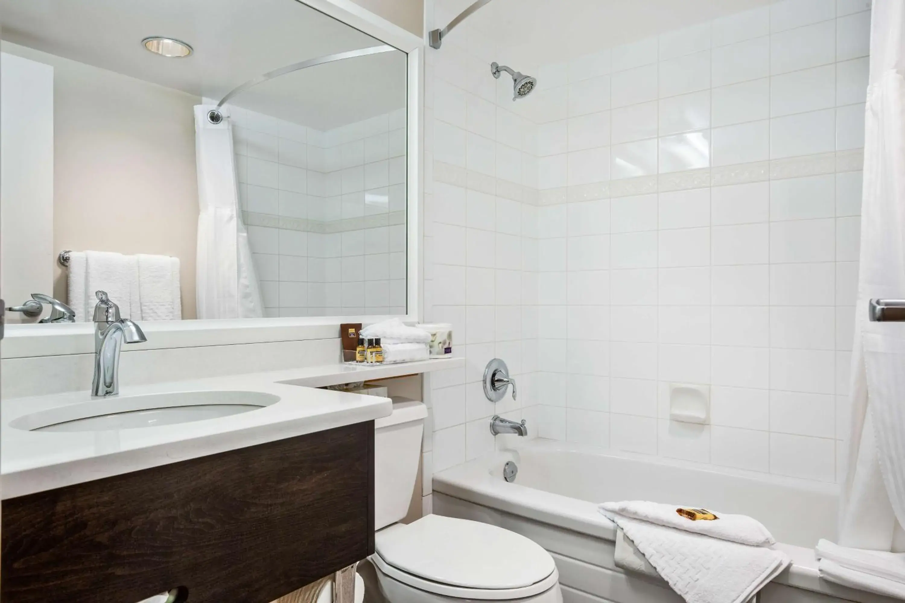 Bathroom in Best Western Plus Columbia River Hotel Bathroom in Best Western Plus Columbia River Hotel