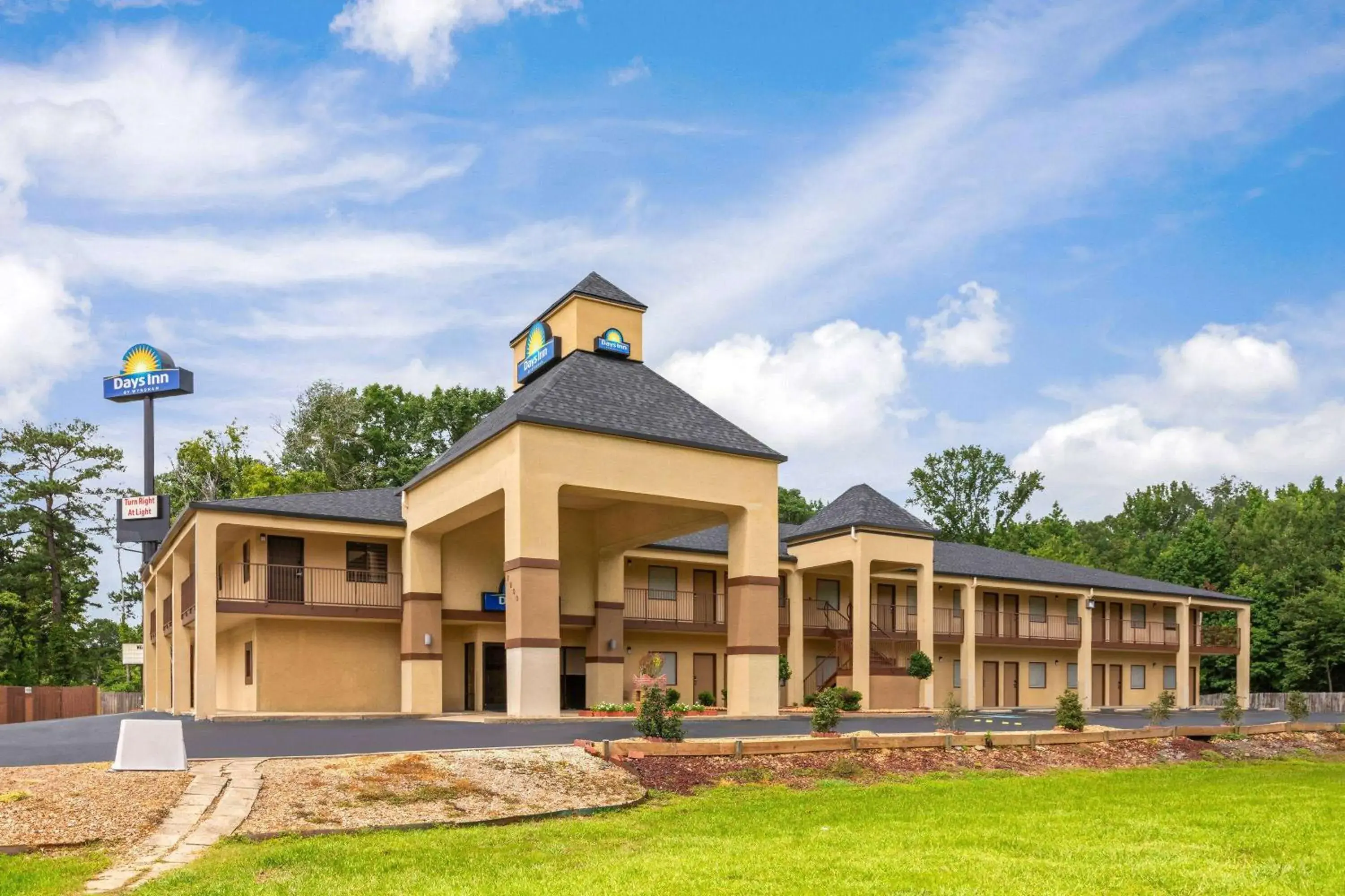 Property building in Days Inn by Wyndham North Little Rock Maumelle Property building in Days Inn by Wyndham North Little Rock Maumelle