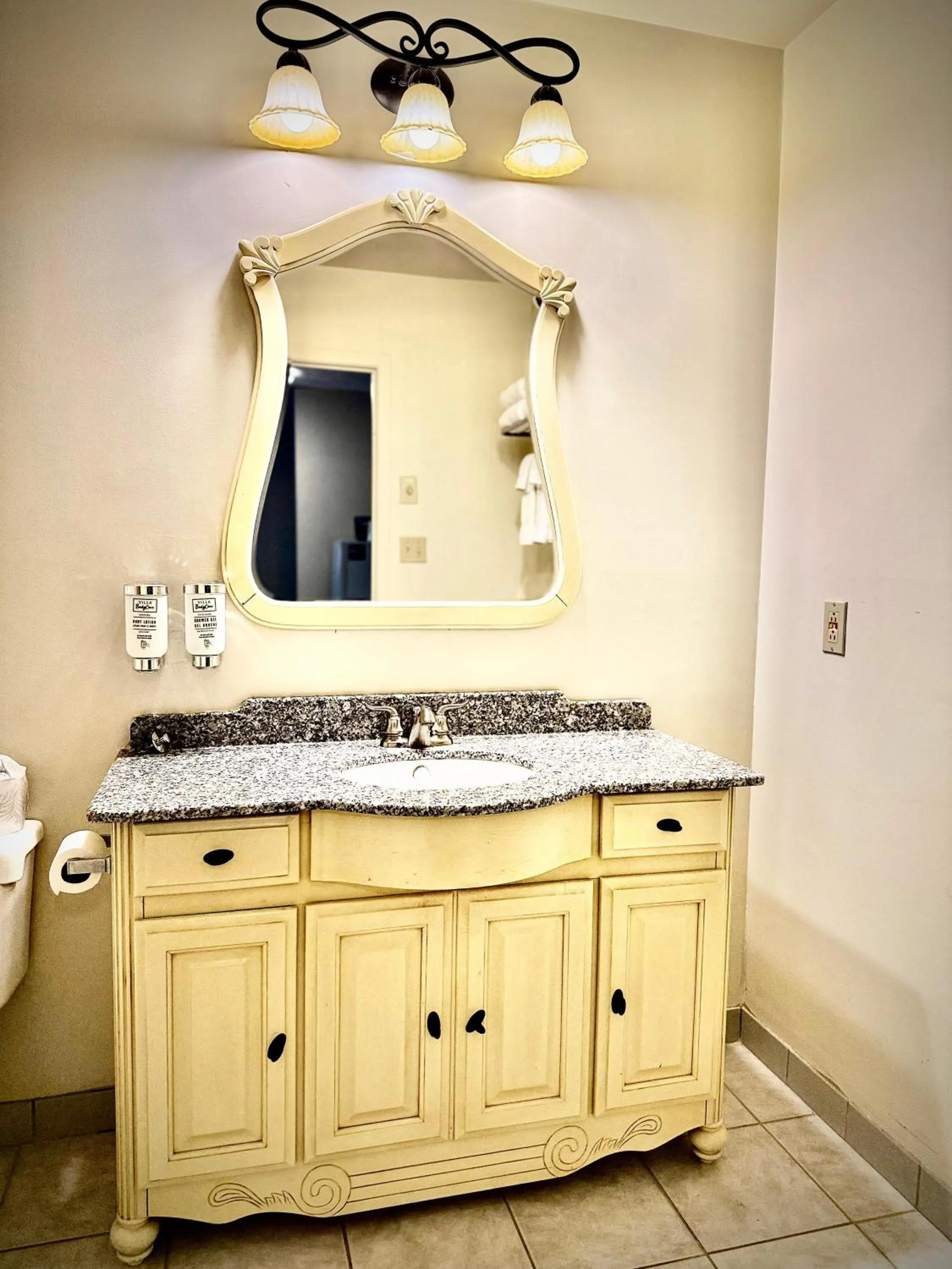 Bathroom in SureStay Plus Hotel by Best Western Kincardine