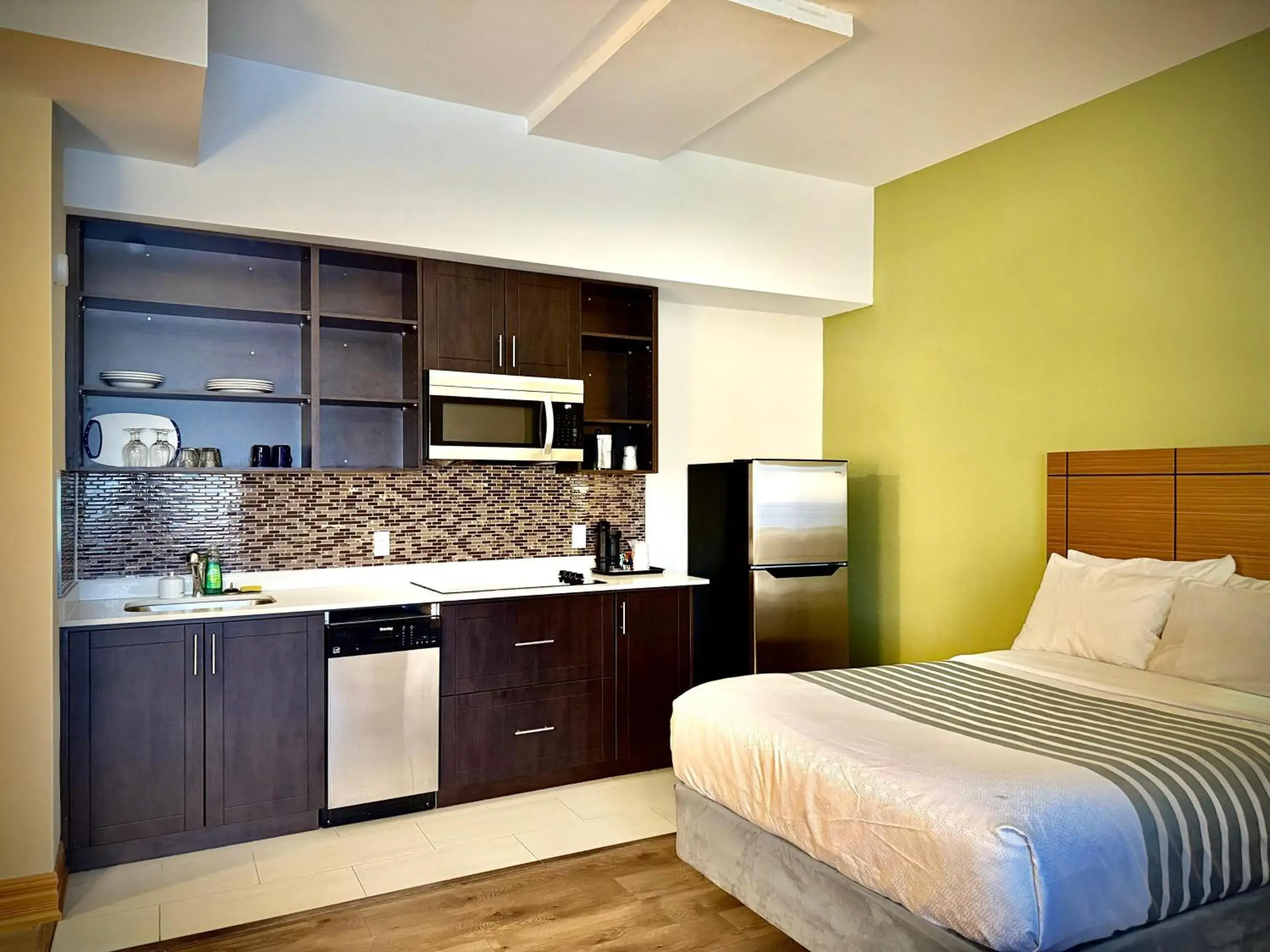 Bed in SureStay Plus Hotel by Best Western Kincardine Bed in SureStay Plus Hotel by Best Western Kincardine