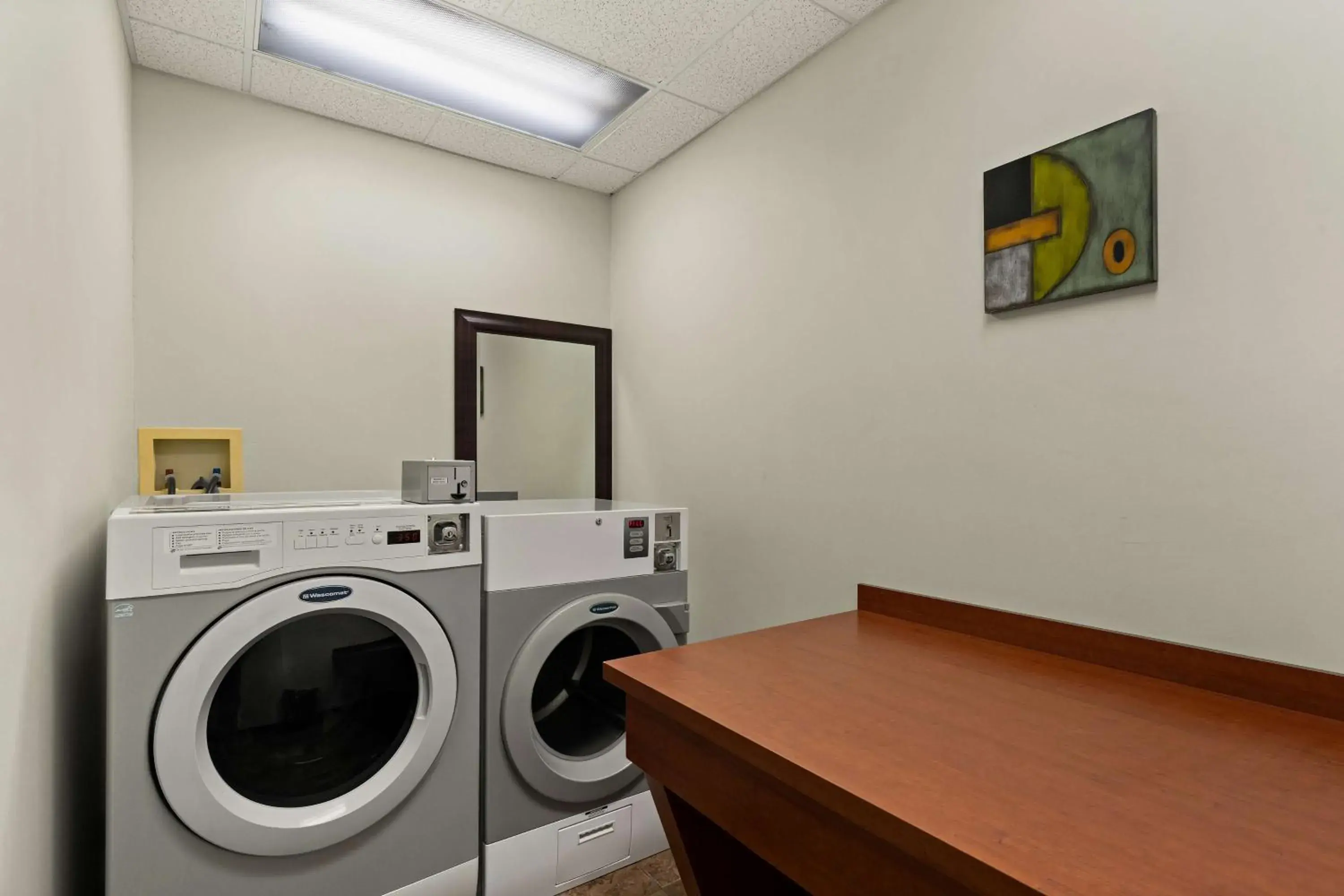 Property building in Best Western Plus Orangeville Inn & Suites Property building in Best Western Plus Orangeville Inn & Suites