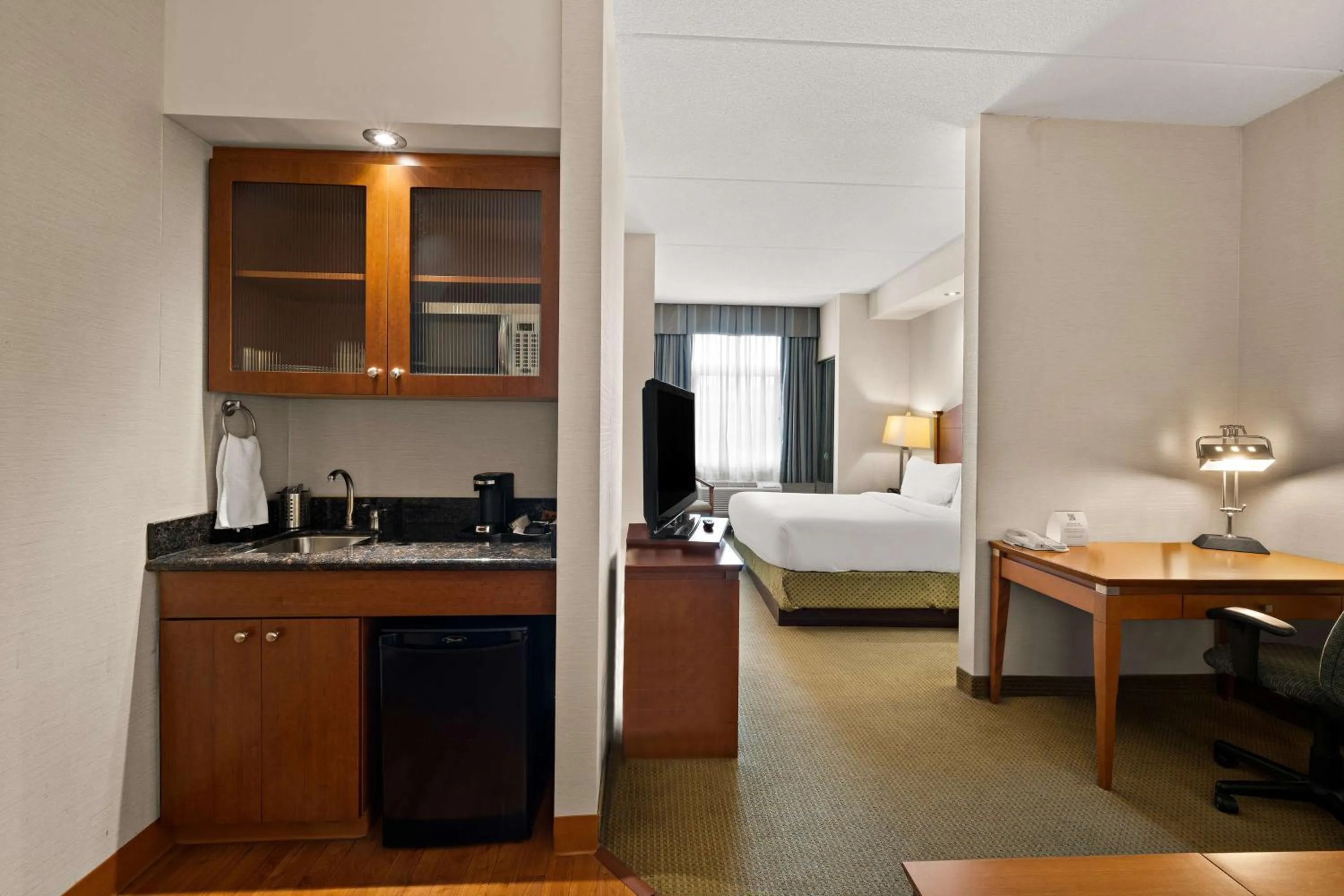 Bedroom, Bed in Best Western Plus Orangeville Inn & Suites