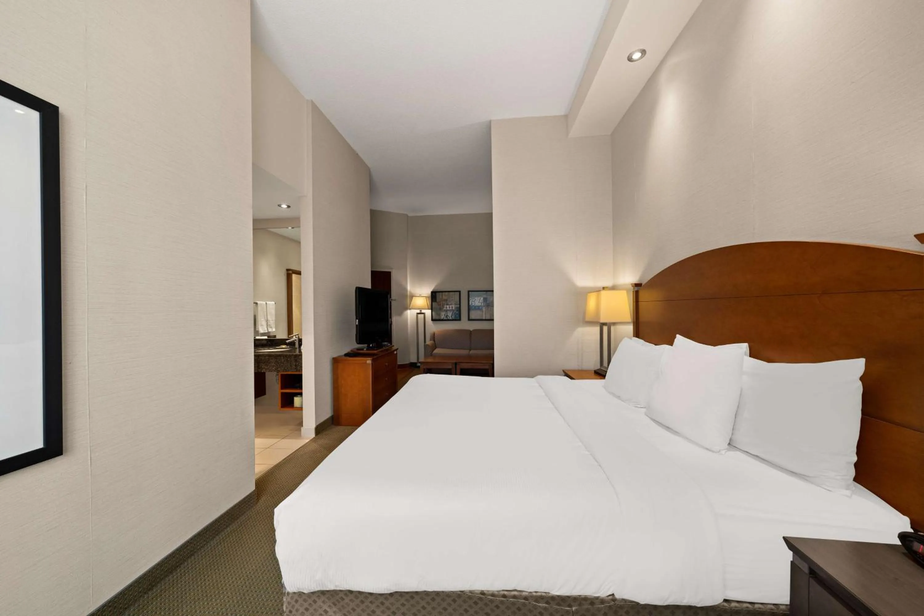 Bedroom, Bed in Best Western Plus Orangeville Inn & Suites