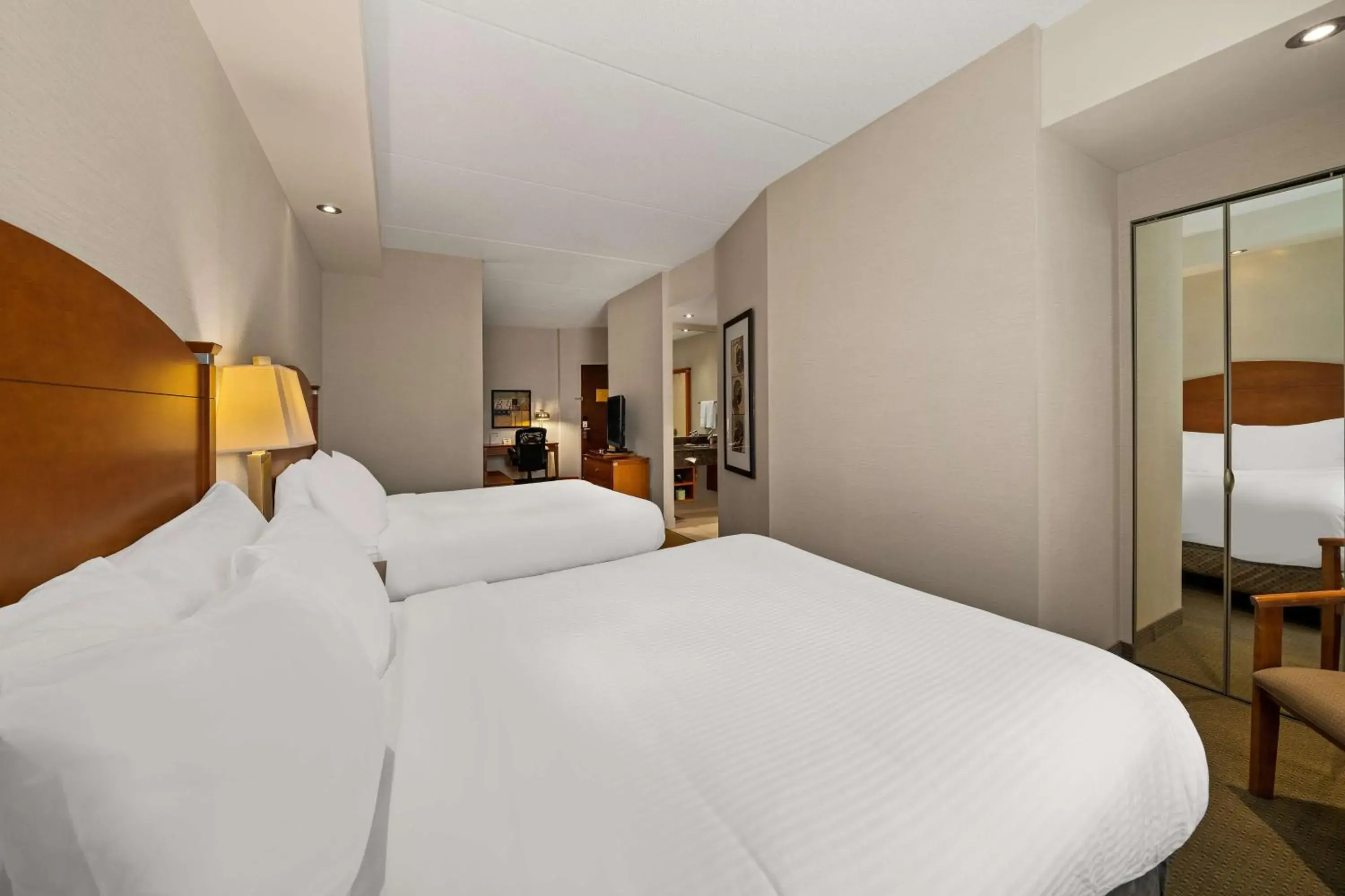 Bedroom, Bed in Best Western Plus Orangeville Inn & Suites Bedroom, Bed in Best Western Plus Orangeville Inn & Suites