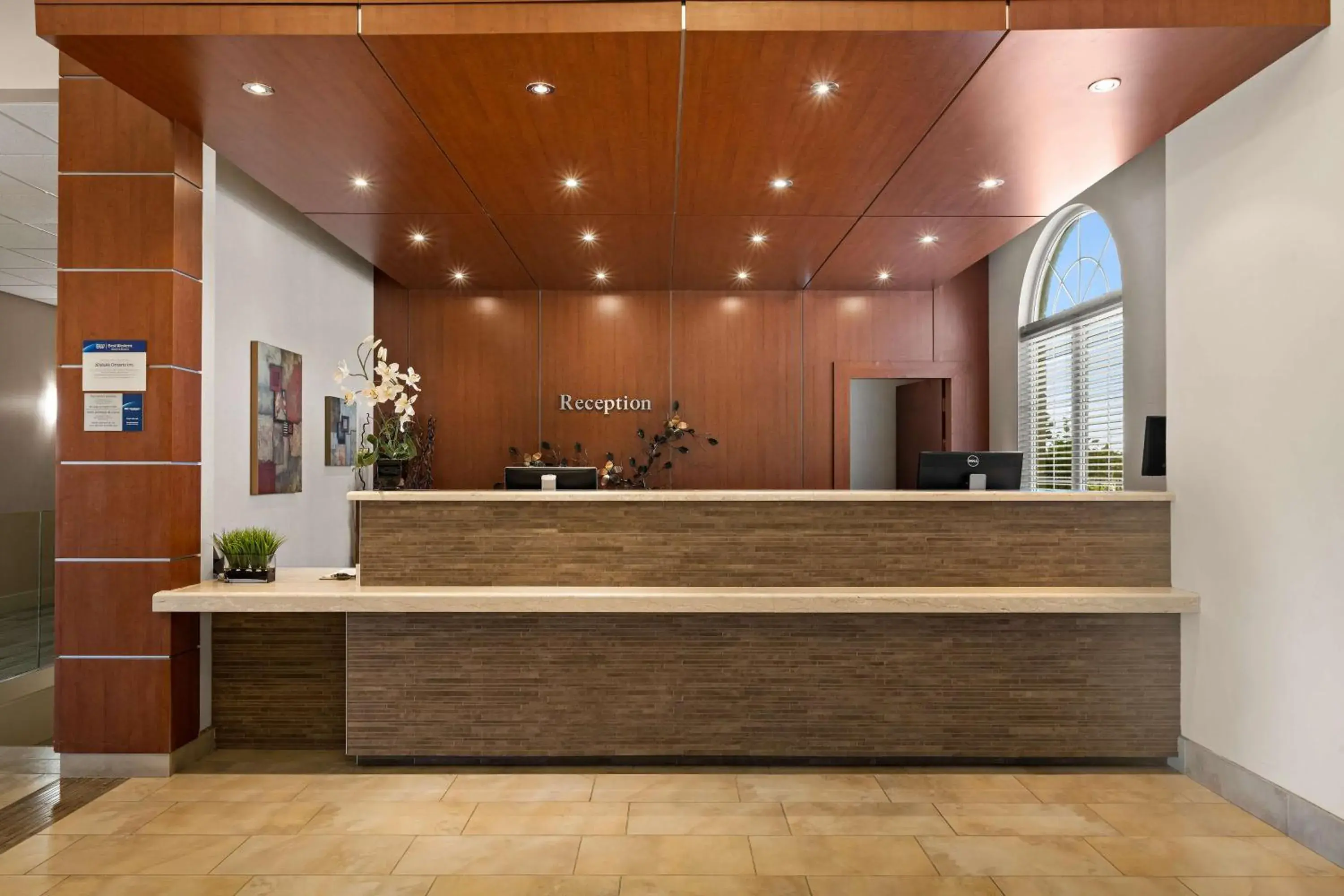 Lobby or reception in Best Western Plus Orangeville Inn & Suites Lobby or reception in Best Western Plus Orangeville Inn & Suites