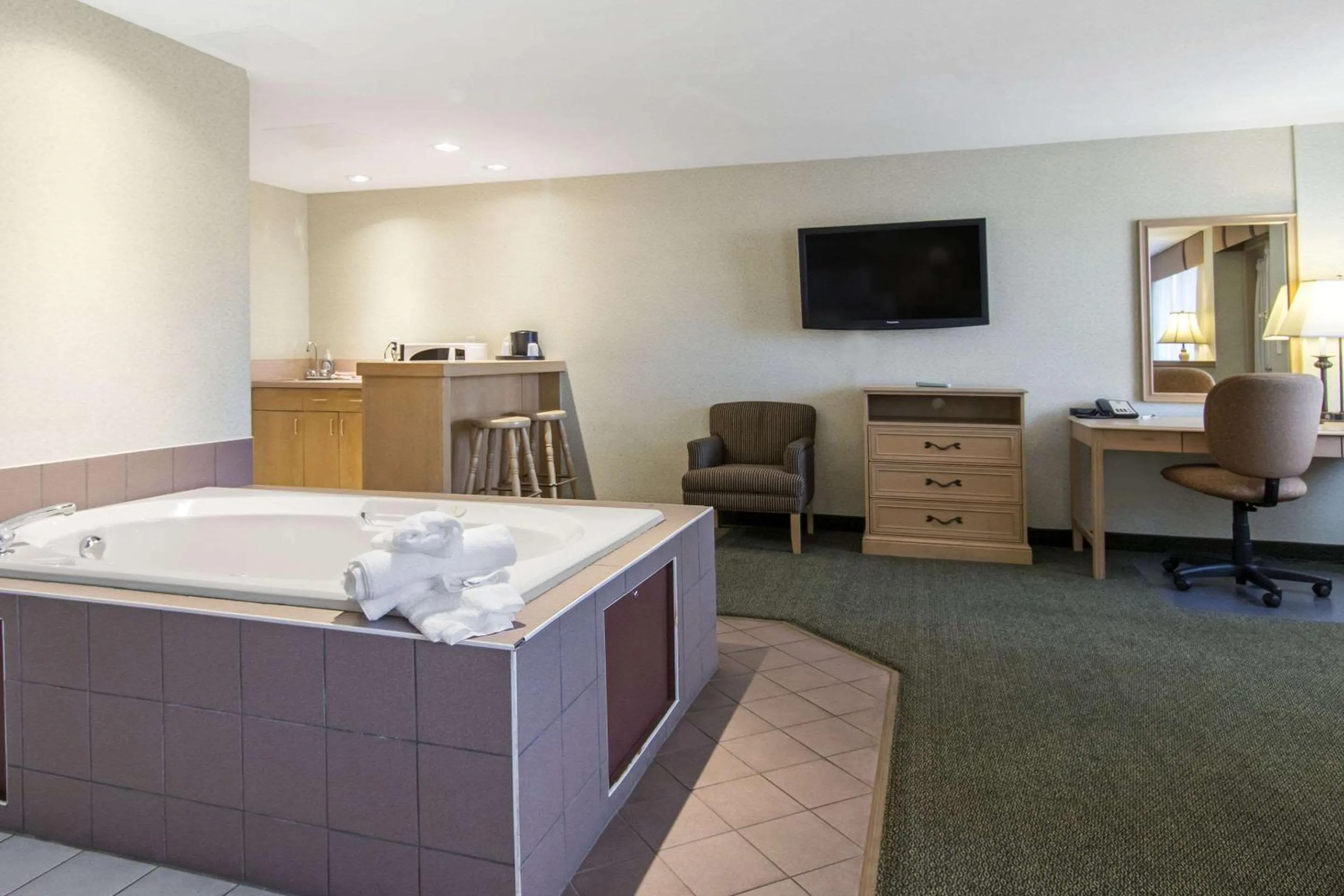 Photo of the whole room in Flamingo Hotel