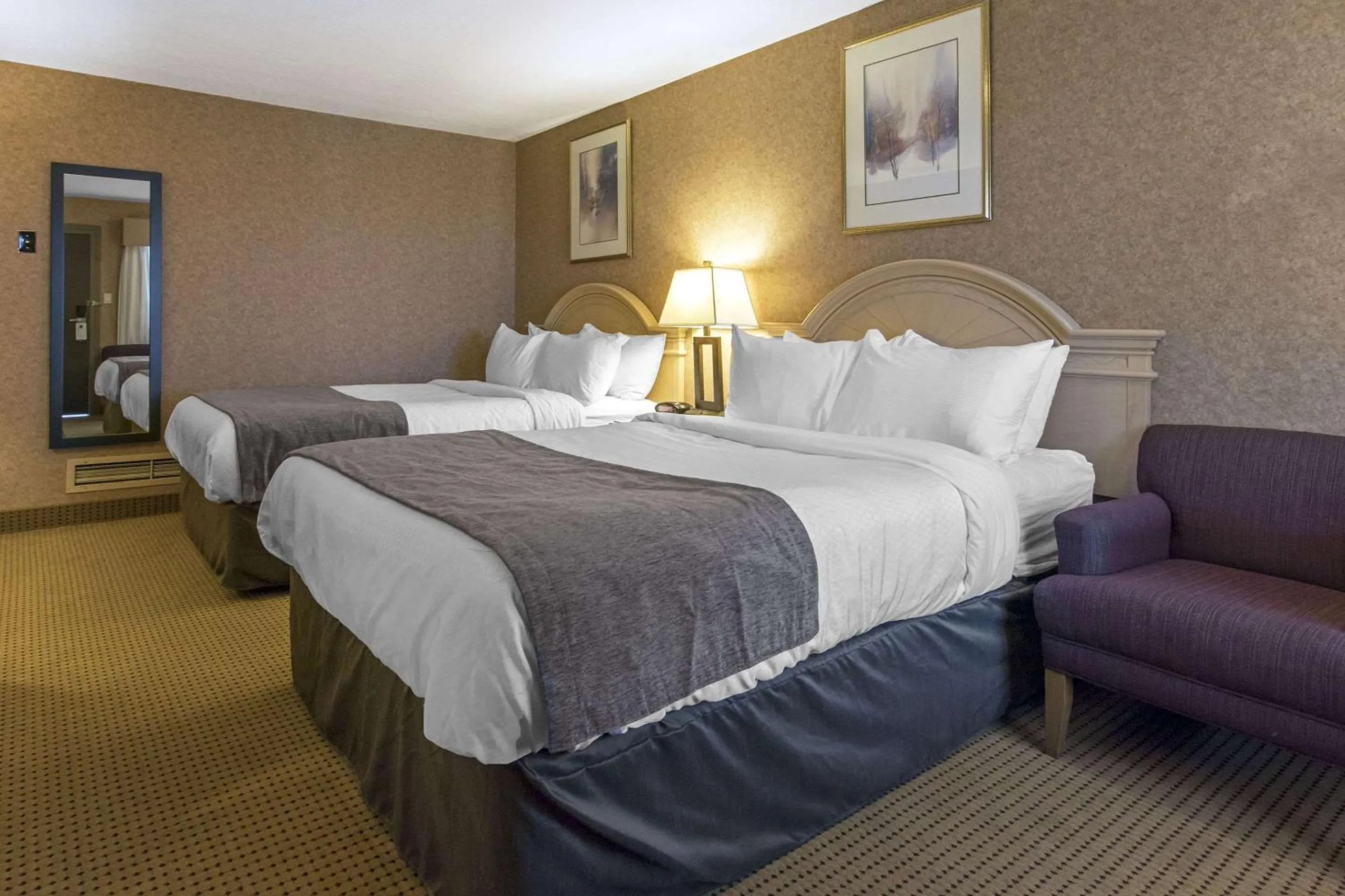 Photo of the whole room, Bed in Flamingo Hotel