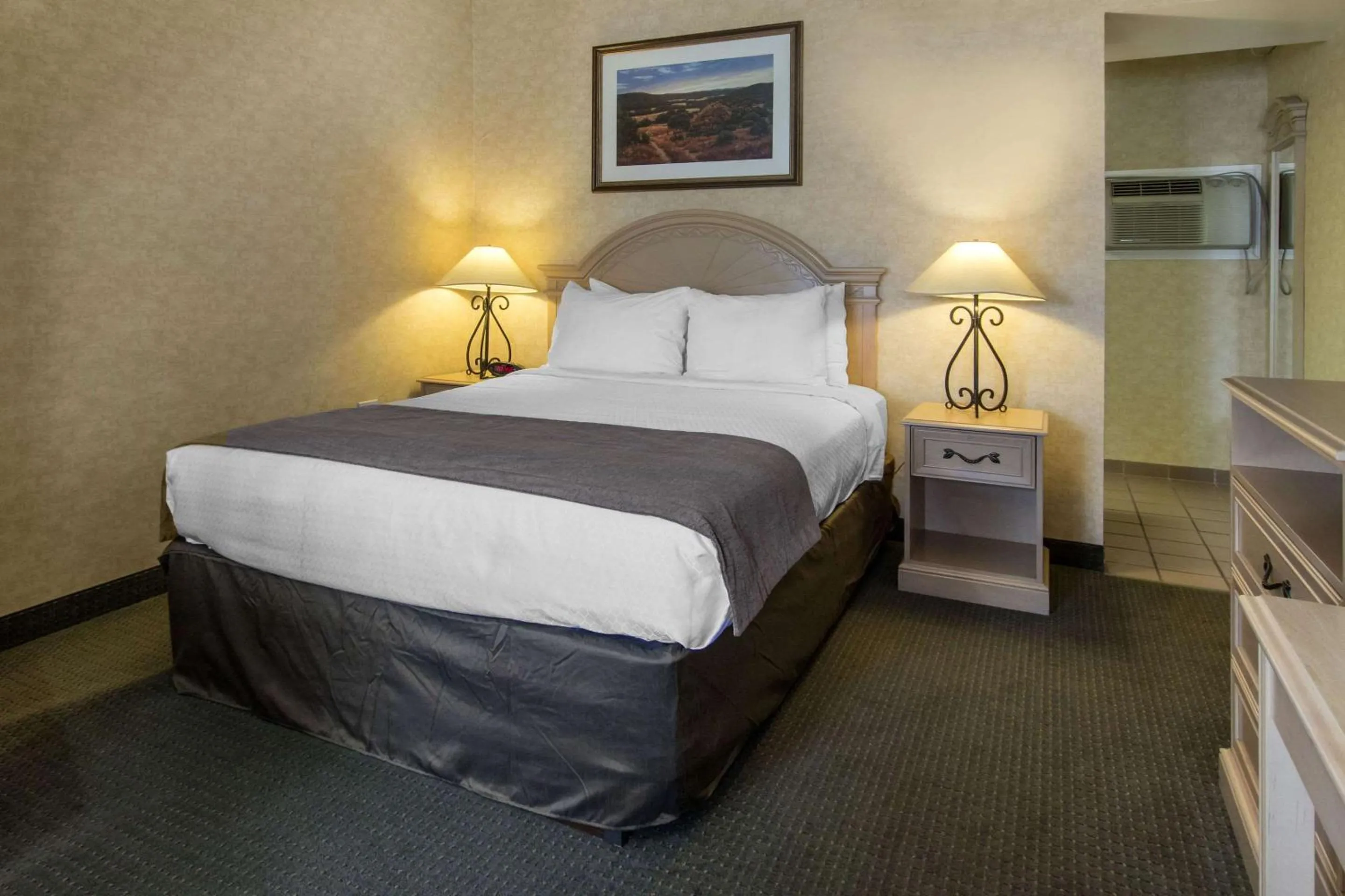 Photo of the whole room, Bed in Flamingo Hotel