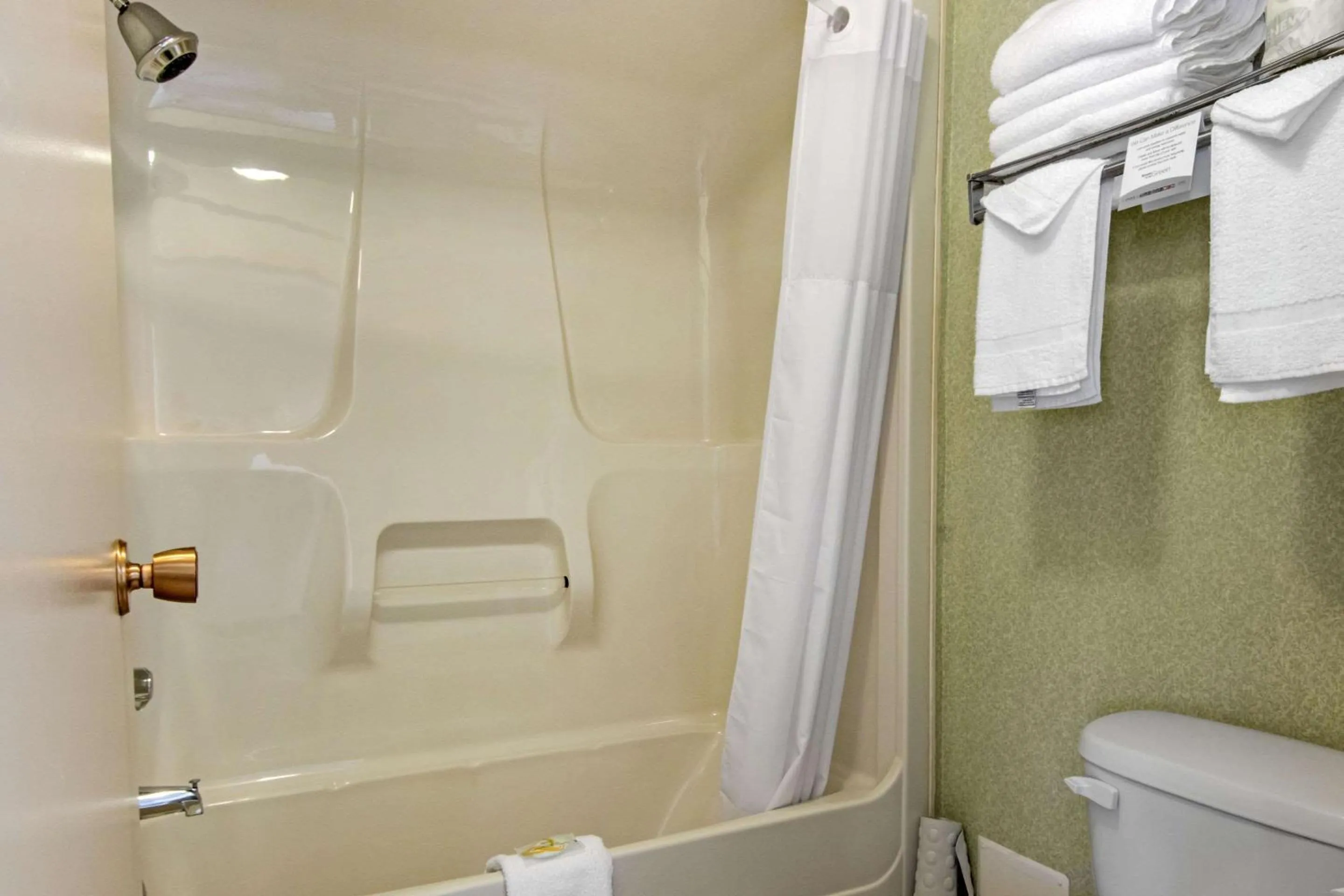 Bathroom in Flamingo Hotel