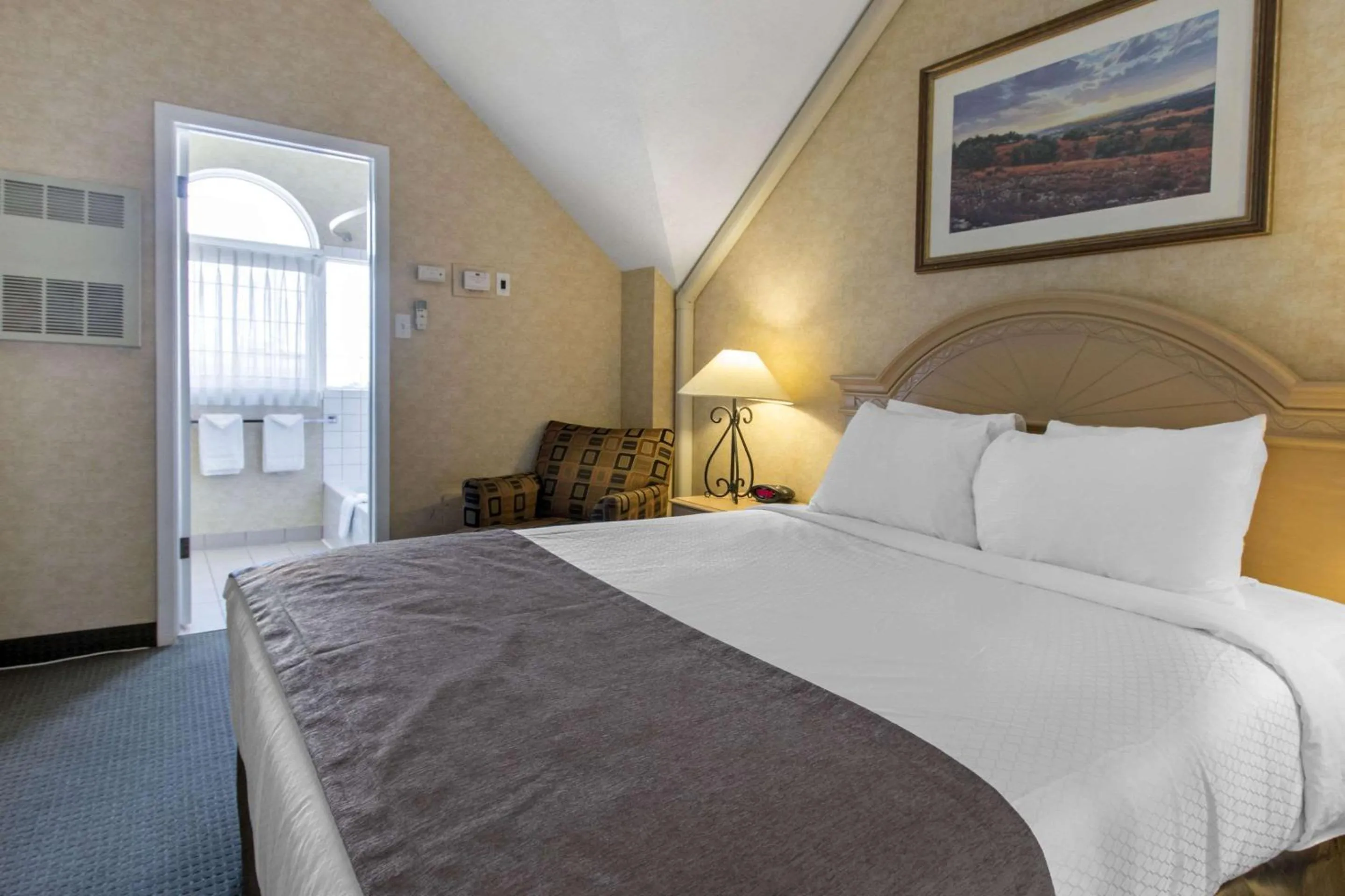 Photo of the whole room, Bed in Flamingo Hotel