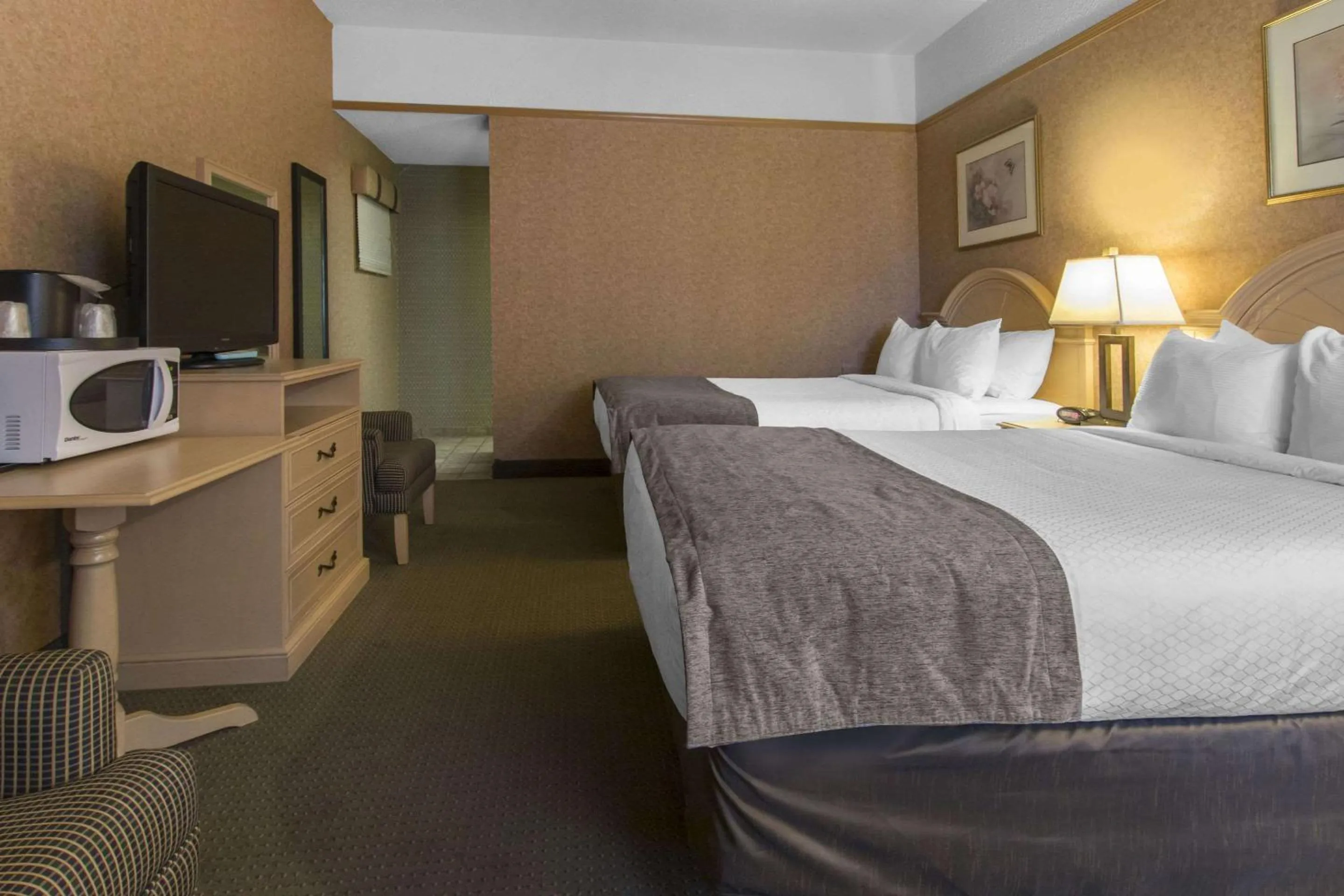 Photo of the whole room, Bed in Flamingo Hotel