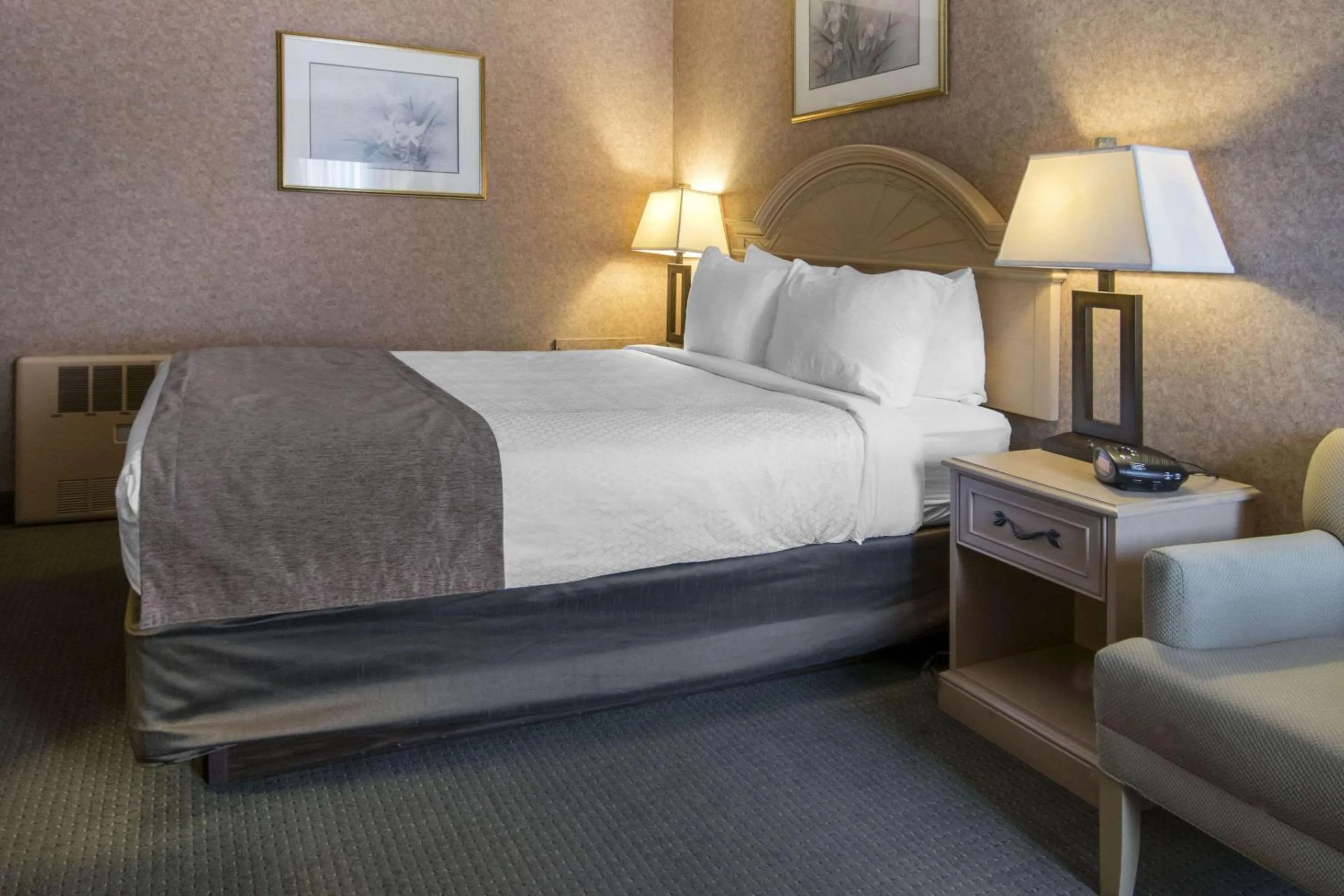 Photo of the whole room, Bed in Flamingo Hotel