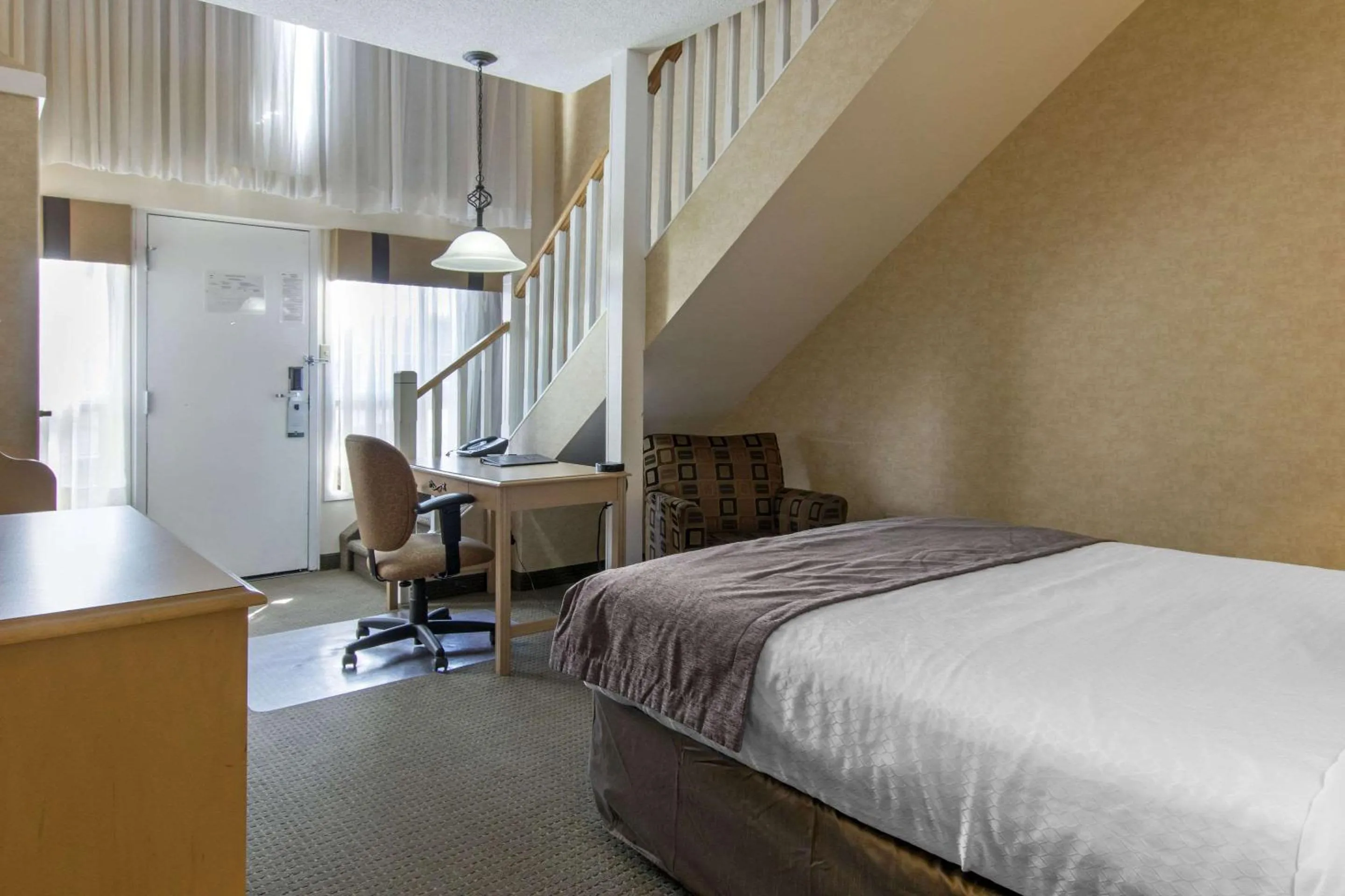 Photo of the whole room, Bed in Flamingo Hotel