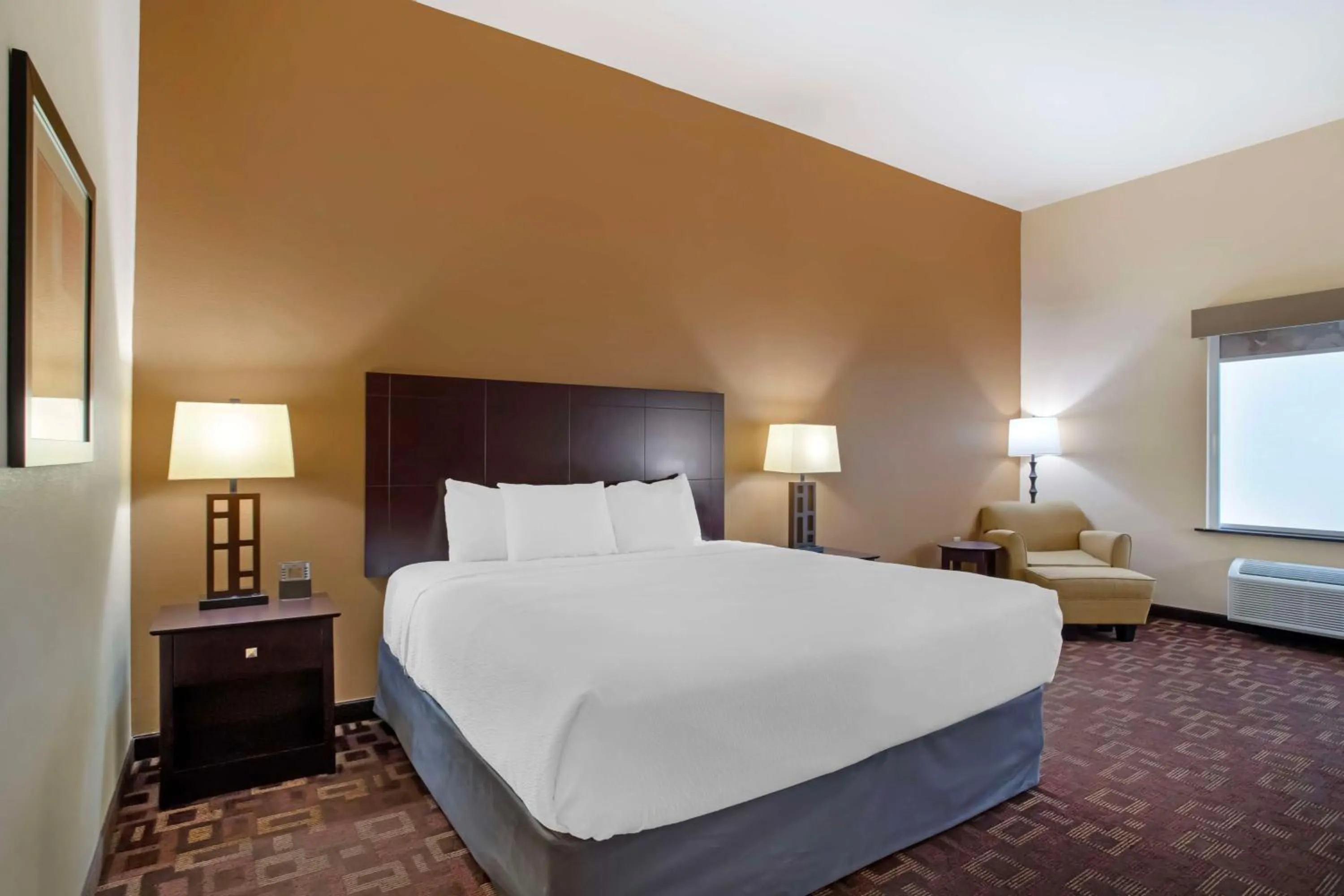Bedroom, Bed in Best Western Plus Goliad Inn & Suites