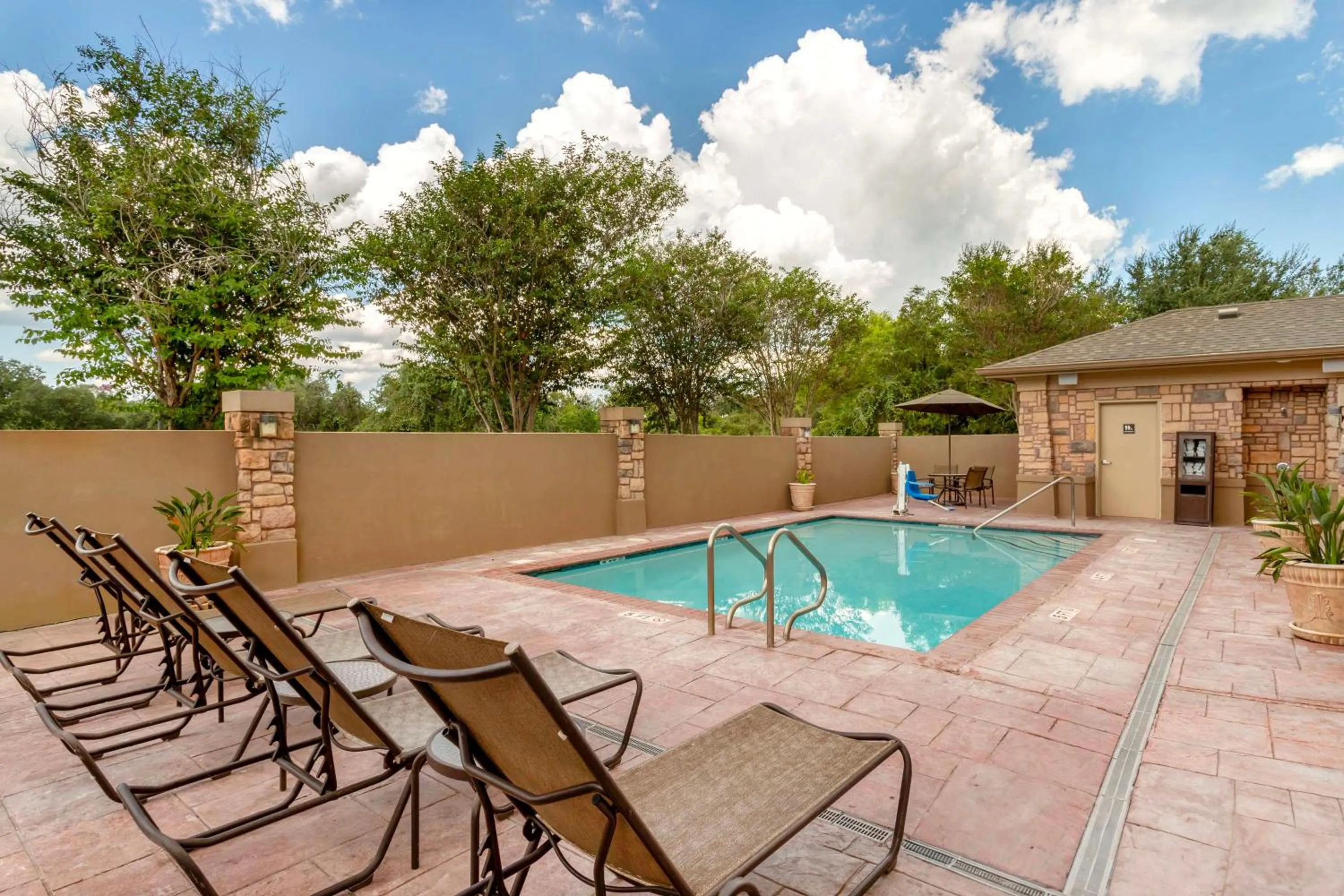 Pool view in Best Western Plus Goliad Inn & Suites