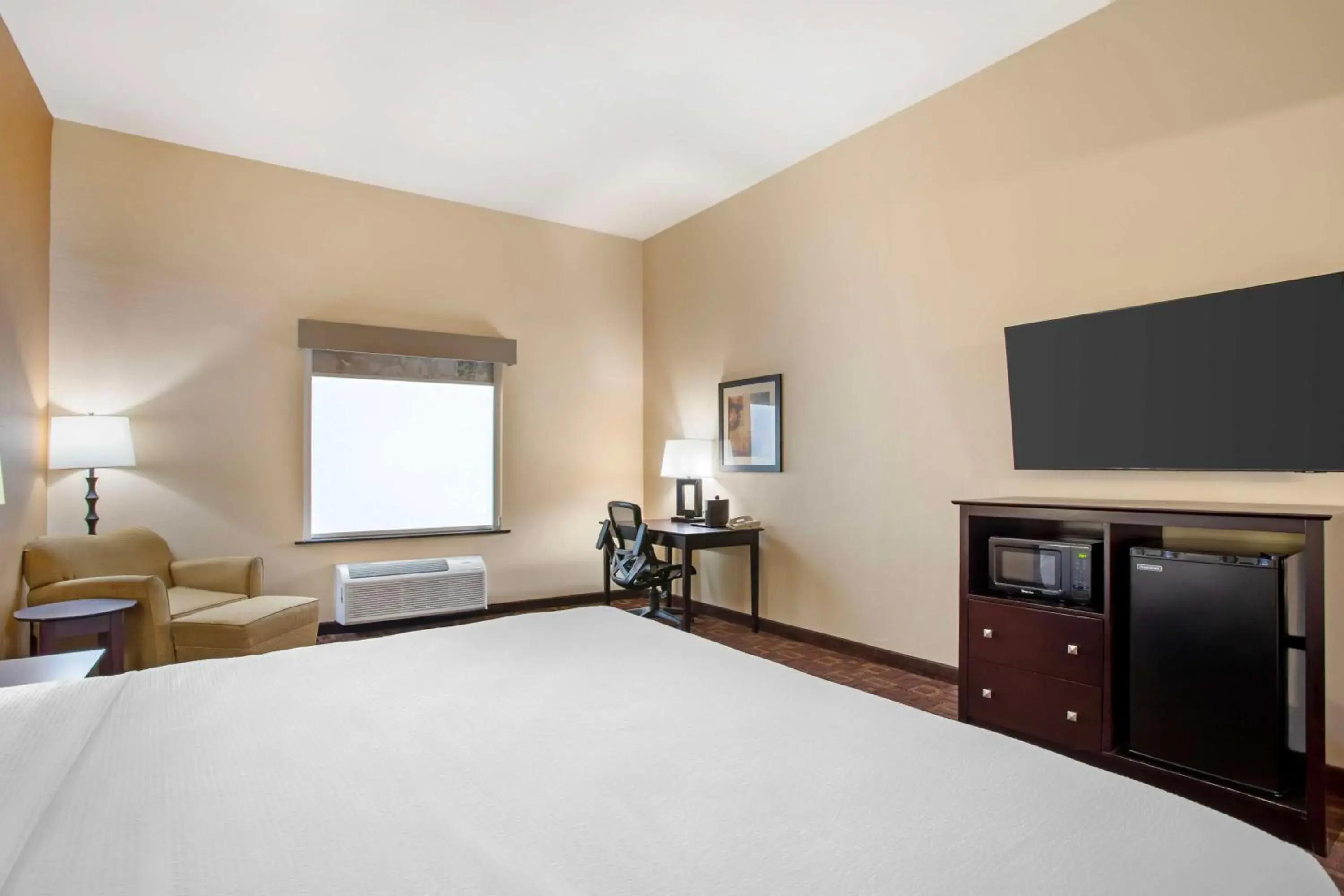 Photo of the whole room, Bed in Best Western Plus Goliad Inn & Suites Photo of the whole room, Bed in Best Western Plus Goliad Inn & Suites