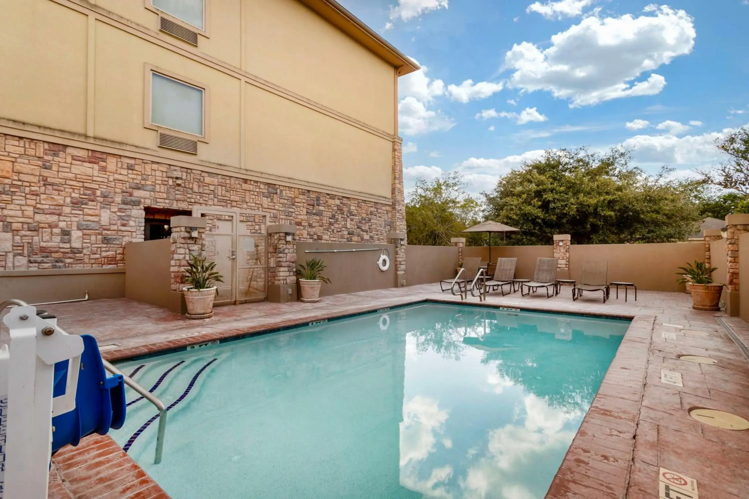 Pool view in Best Western Plus Goliad Inn & Suites Pool view in Best Western Plus Goliad Inn & Suites