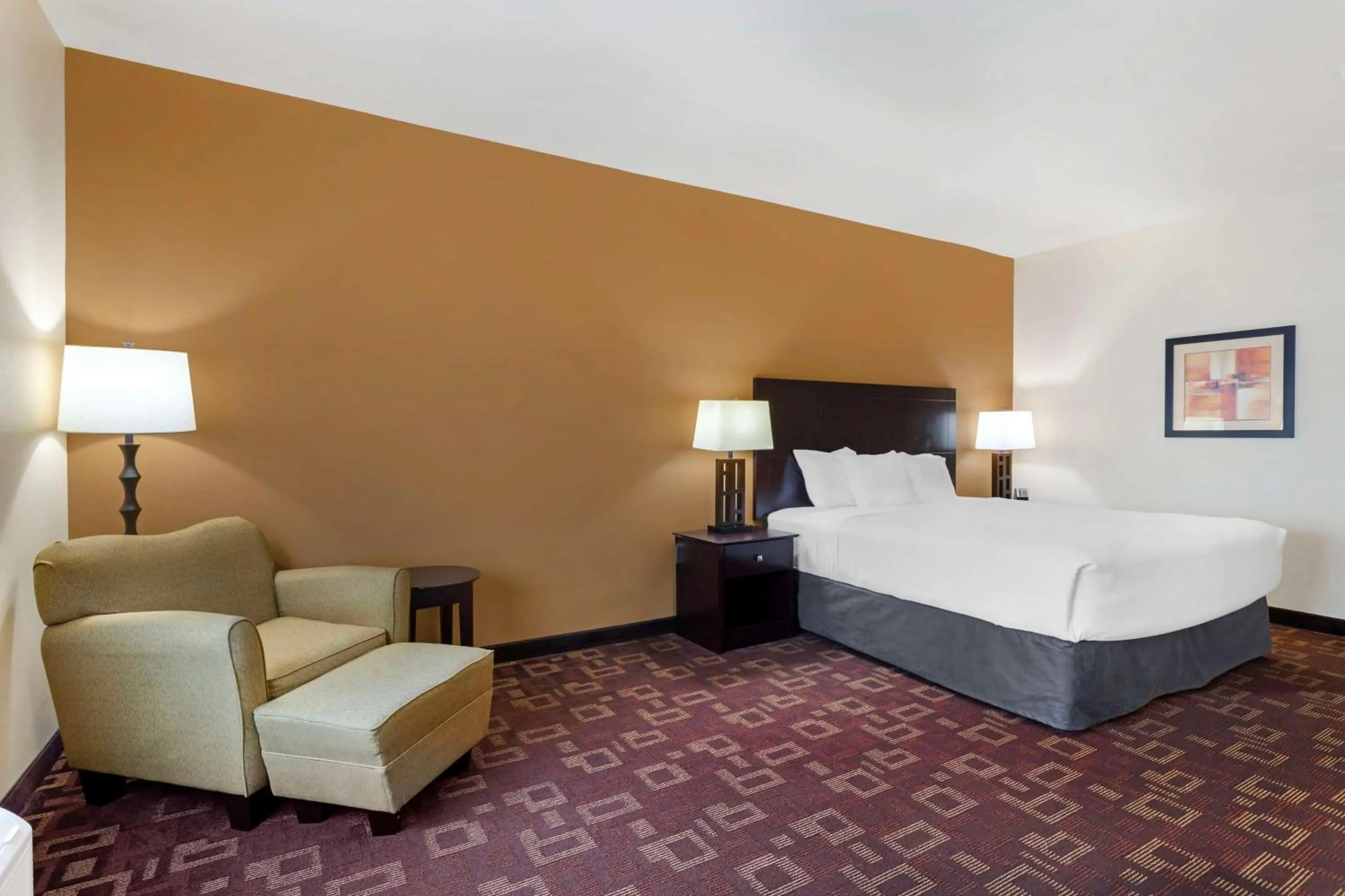 Bedroom, Bed in Best Western Plus Goliad Inn & Suites