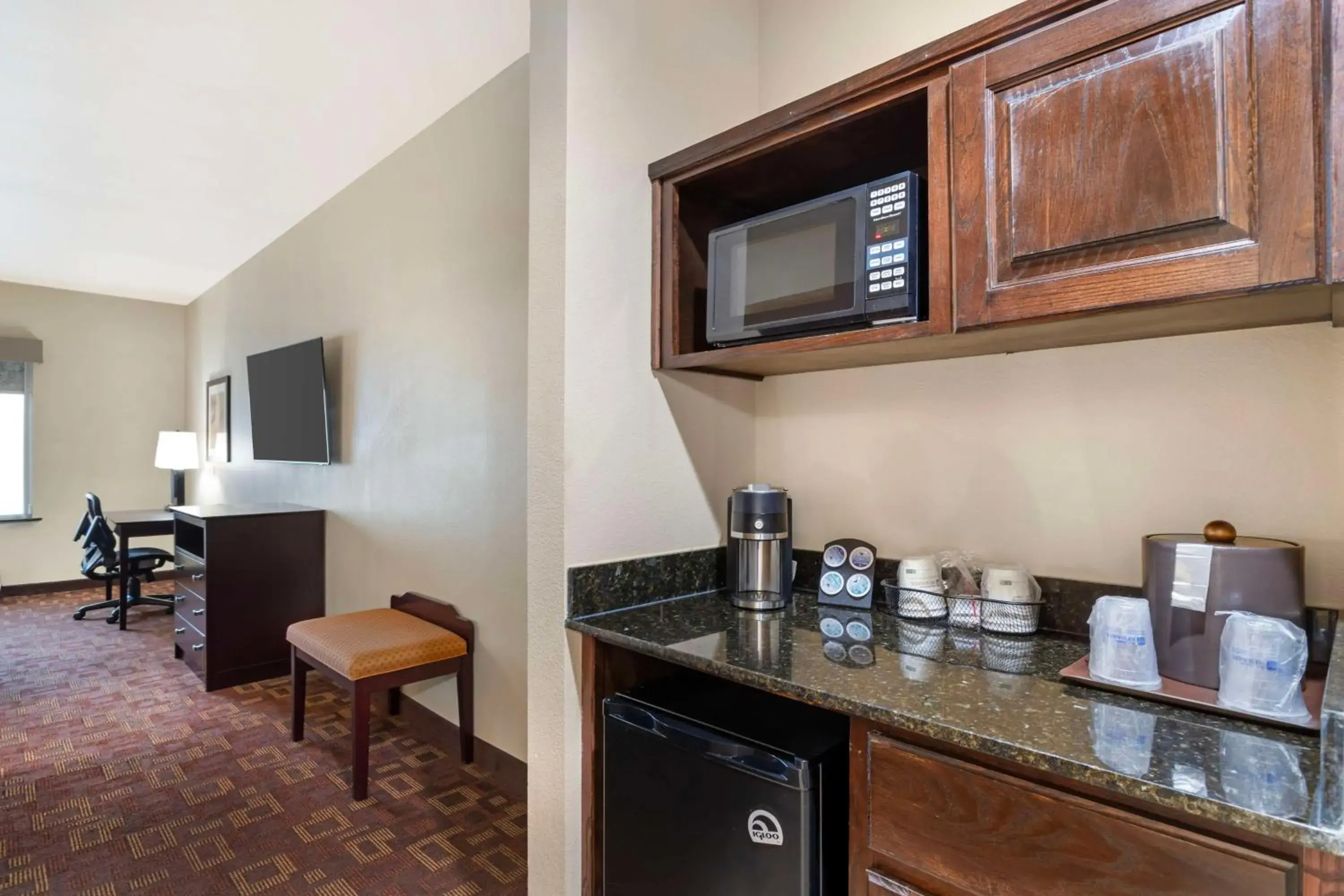 Bedroom in Best Western Plus Goliad Inn & Suites Bedroom in Best Western Plus Goliad Inn & Suites