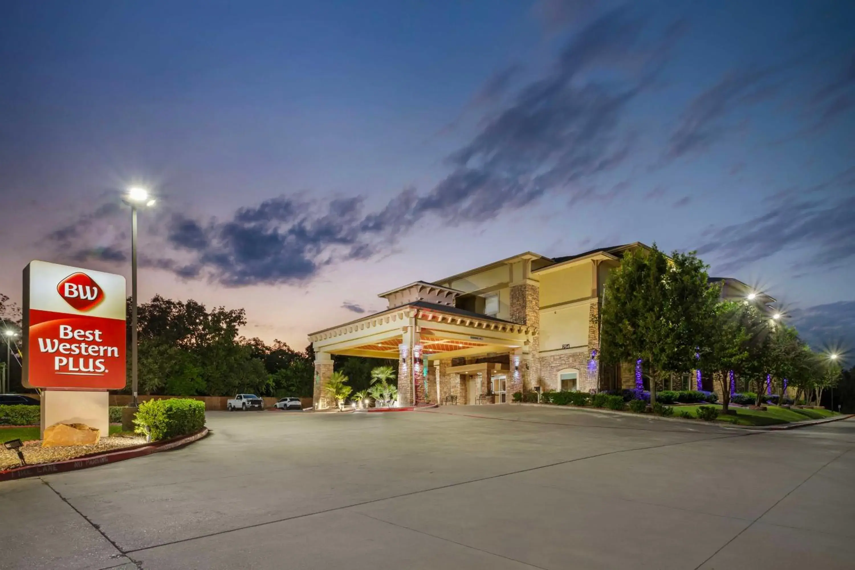 Property building in Best Western Plus Goliad Inn & Suites Property building in Best Western Plus Goliad Inn & Suites