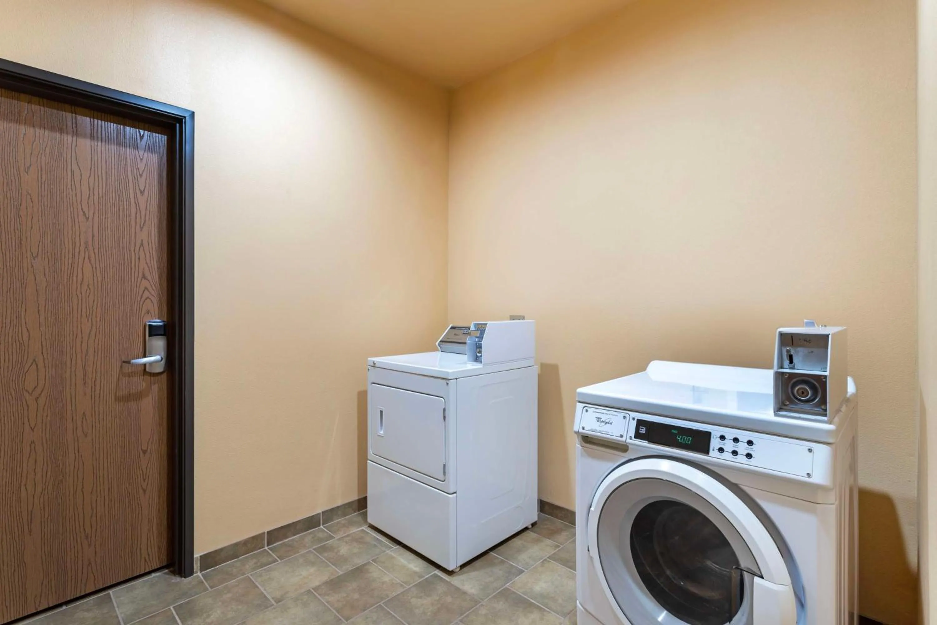 laundry in Best Western Plus Goliad Inn & Suites