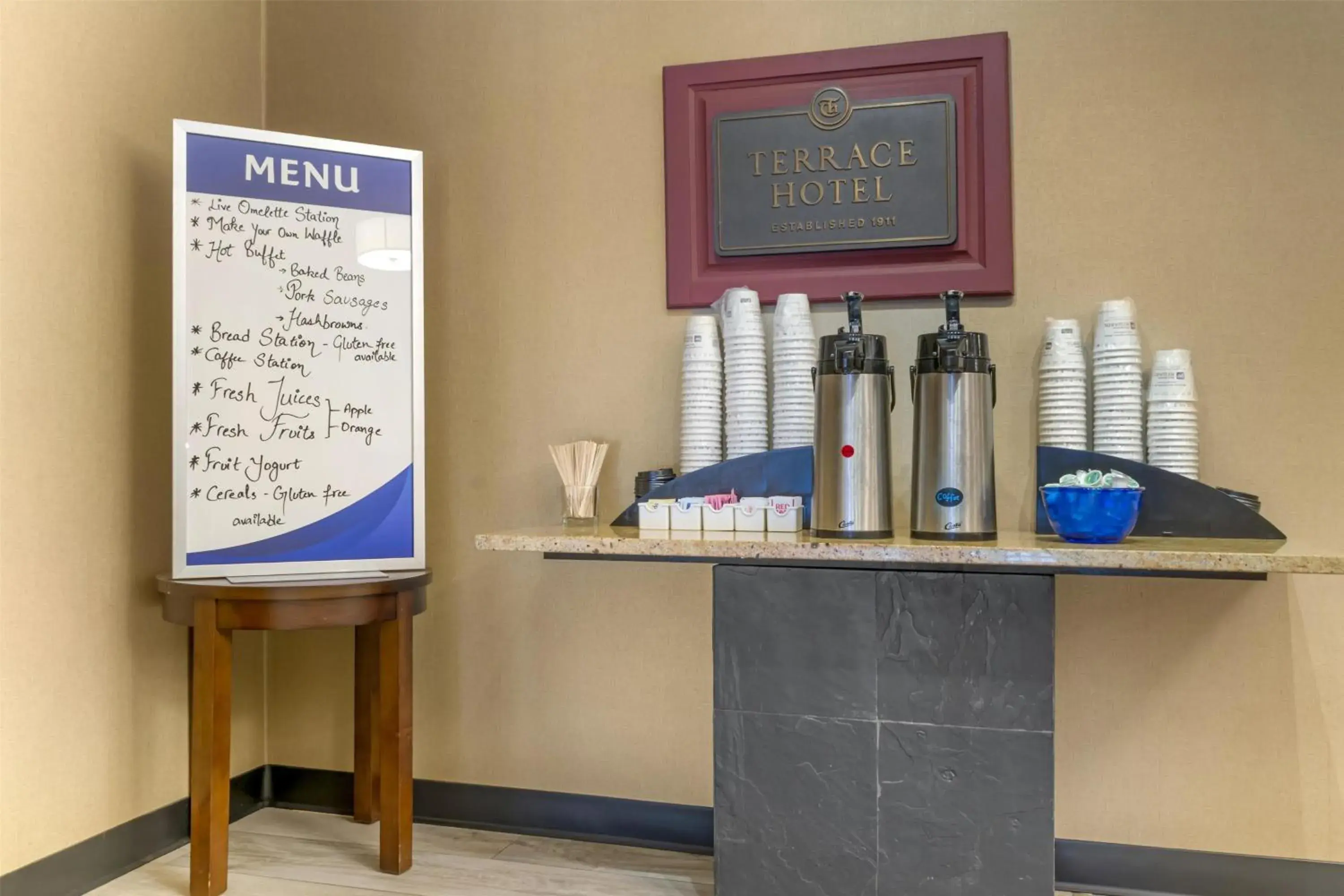 Breakfast in Best Western Terrace Inn Breakfast in Best Western Terrace Inn