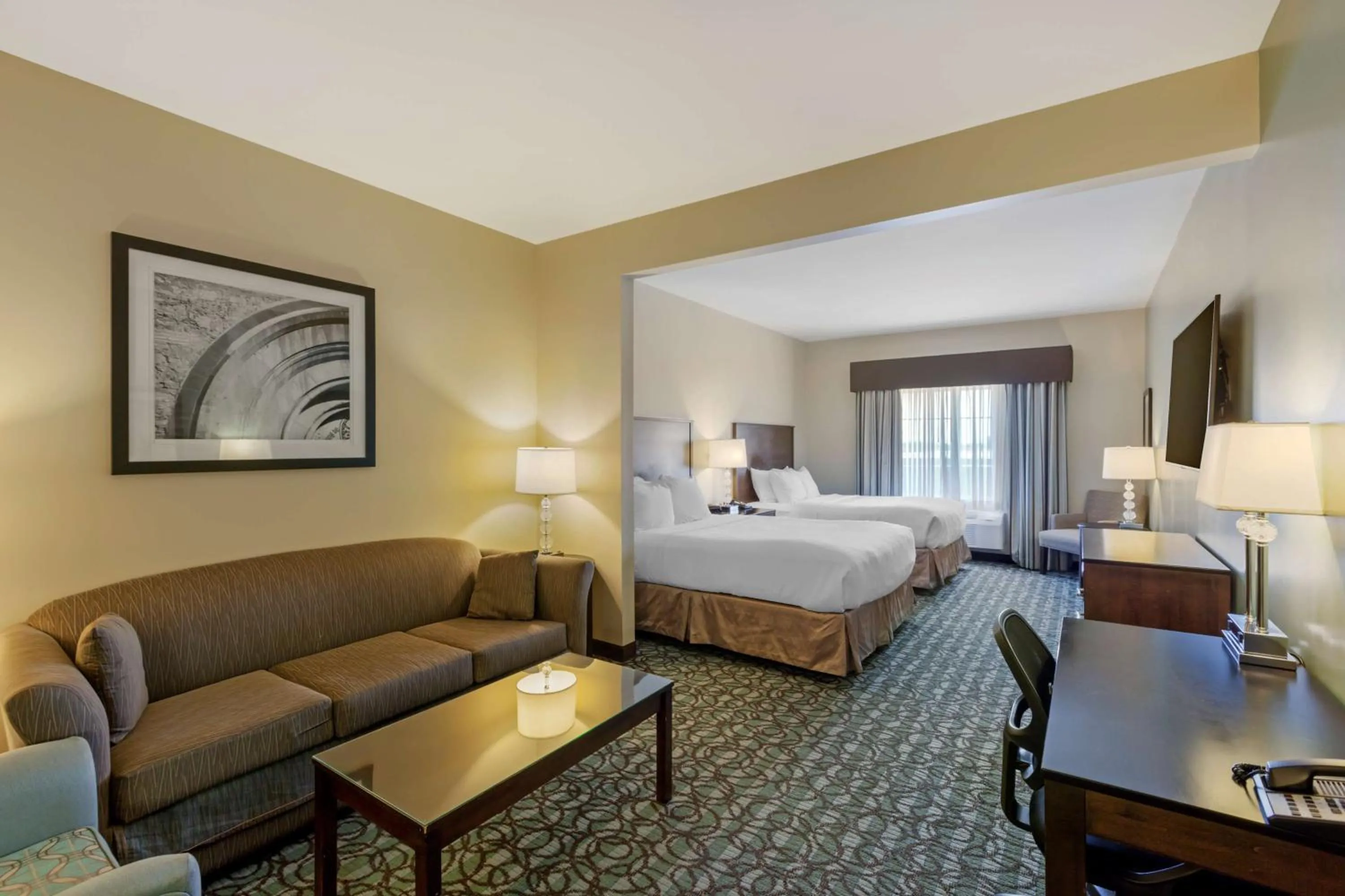 Photo of the whole room, Bed in Best Western Plus Walkerton Hotel & Conference Centre