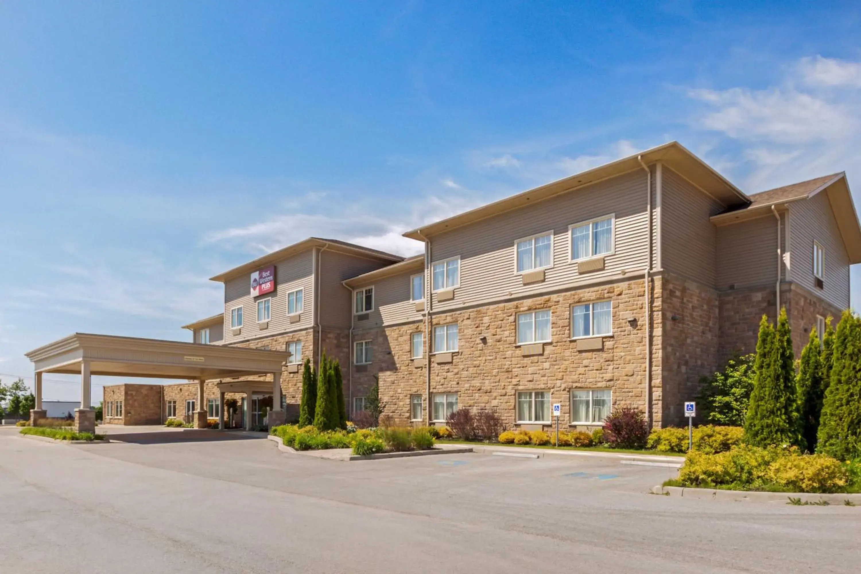 Property building in Best Western Plus Walkerton Hotel & Conference Centre Property building in Best Western Plus Walkerton Hotel & Conference Centre