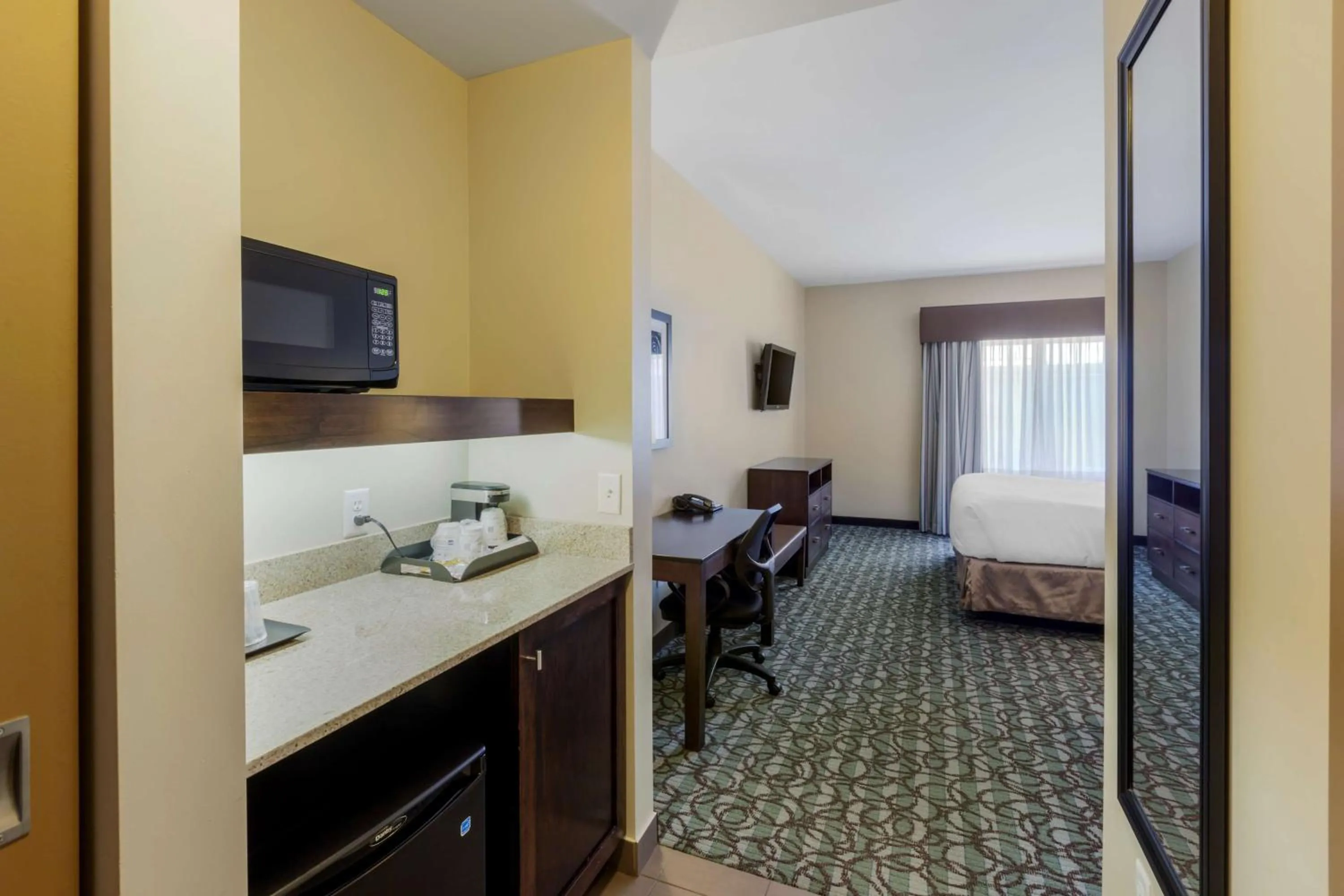 Bedroom, Bed in Best Western Plus Walkerton Hotel & Conference Centre