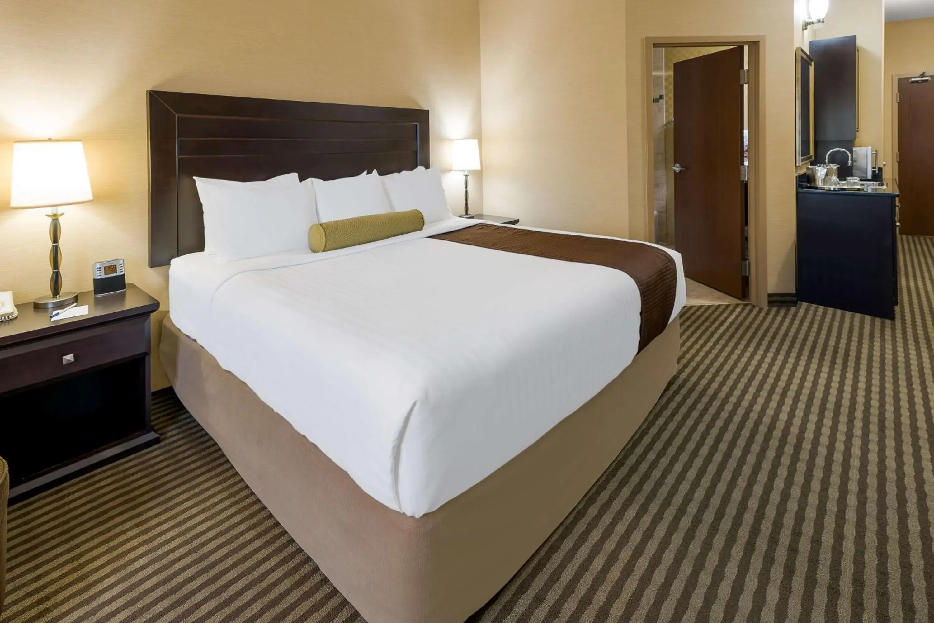 King Room in Best Western Sunrise Inn & Suites King Room in Best Western Sunrise Inn & Suites