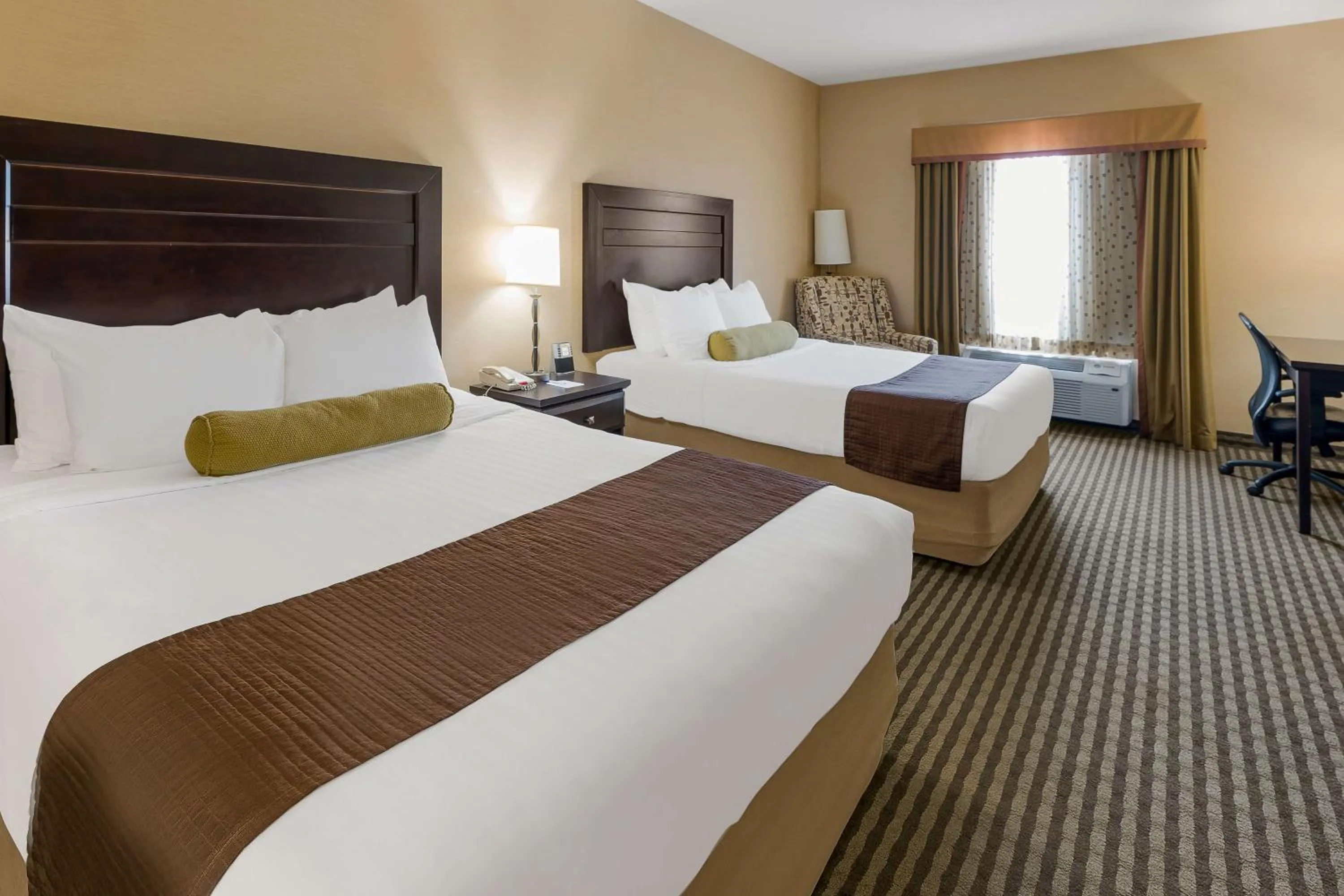 Bedroom, Bed in Best Western Sunrise Inn & Suites