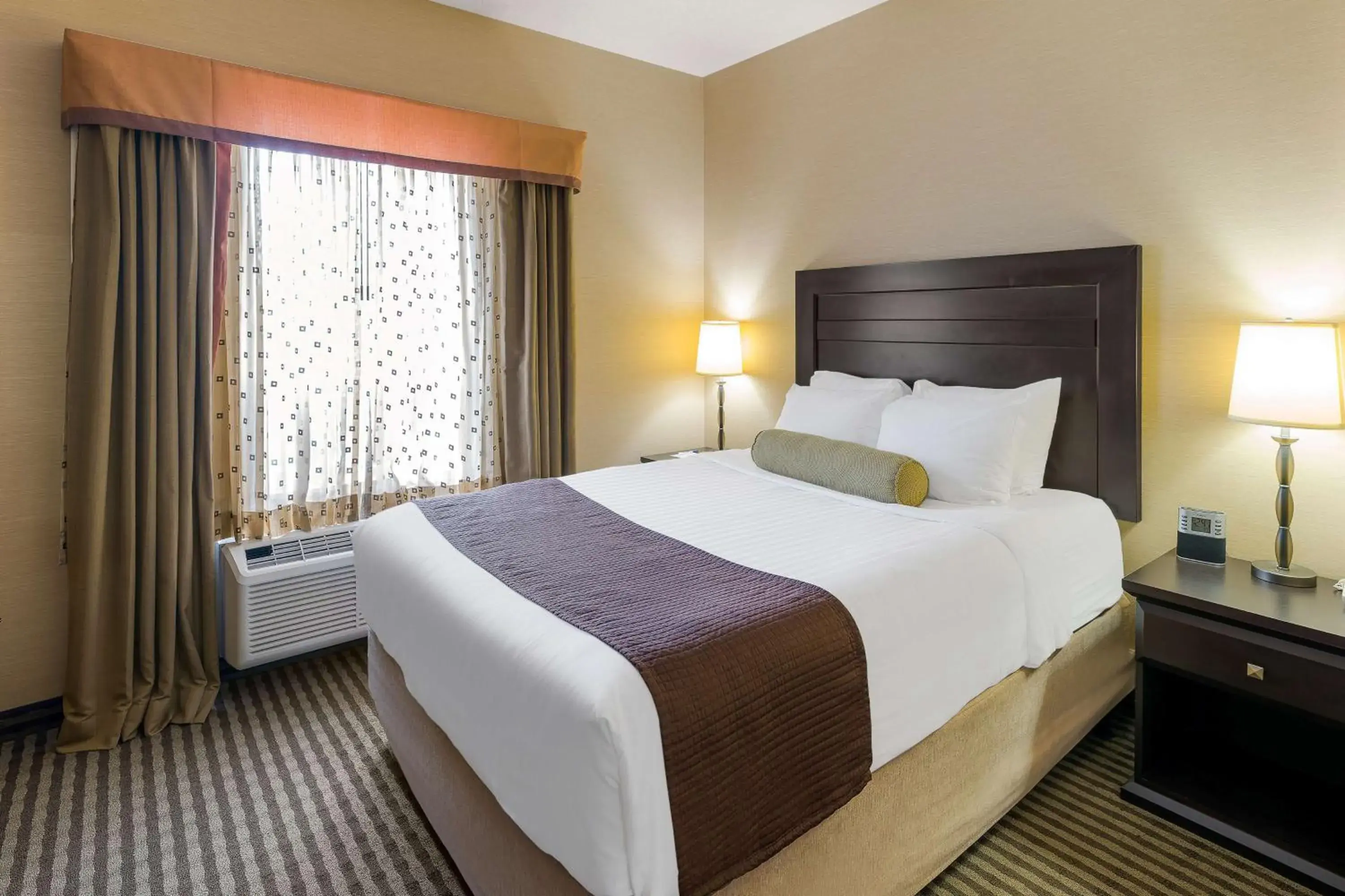 Queen Suite in Best Western Sunrise Inn & Suites Queen Suite in Best Western Sunrise Inn & Suites