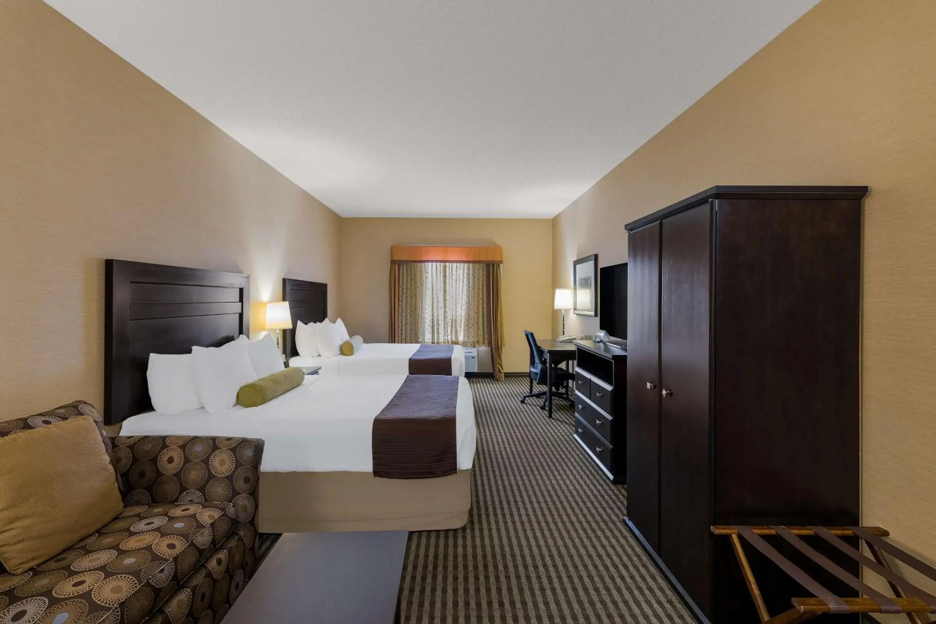 Queen Room with Two Queen Beds with Sofa Bed in Best Western Sunrise Inn & Suites Queen Room with Two Queen Beds with Sofa Bed in Best Western Sunrise Inn & Suites