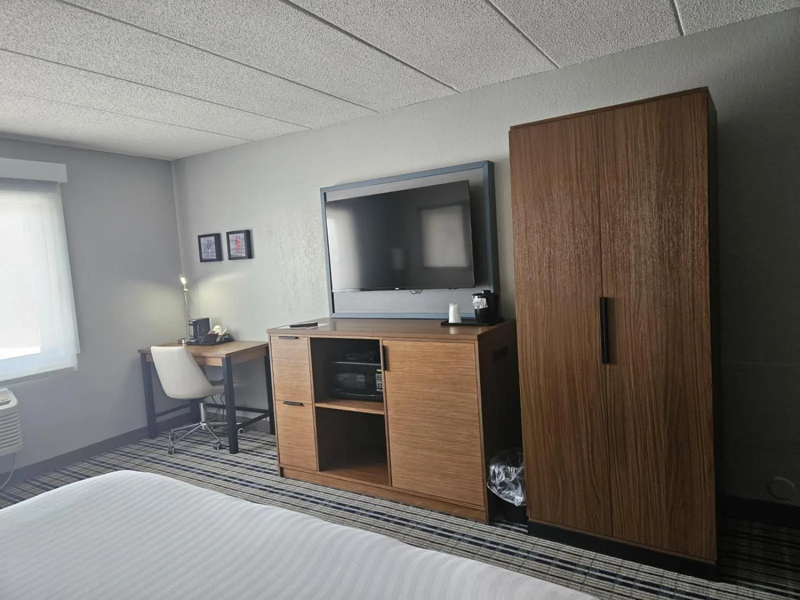 TV and multimedia, Bed in AmericInn by Wyndham Albert Lea