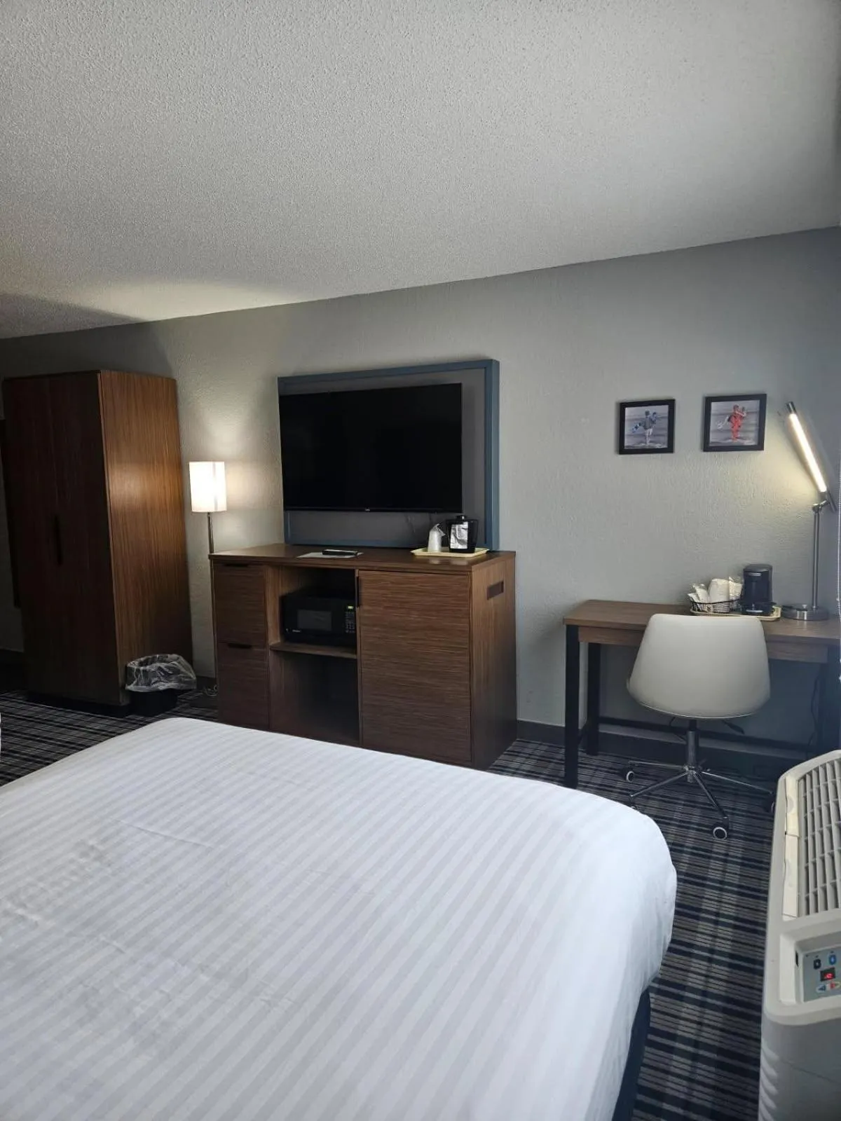 TV and multimedia, Bed in AmericInn by Wyndham Albert Lea