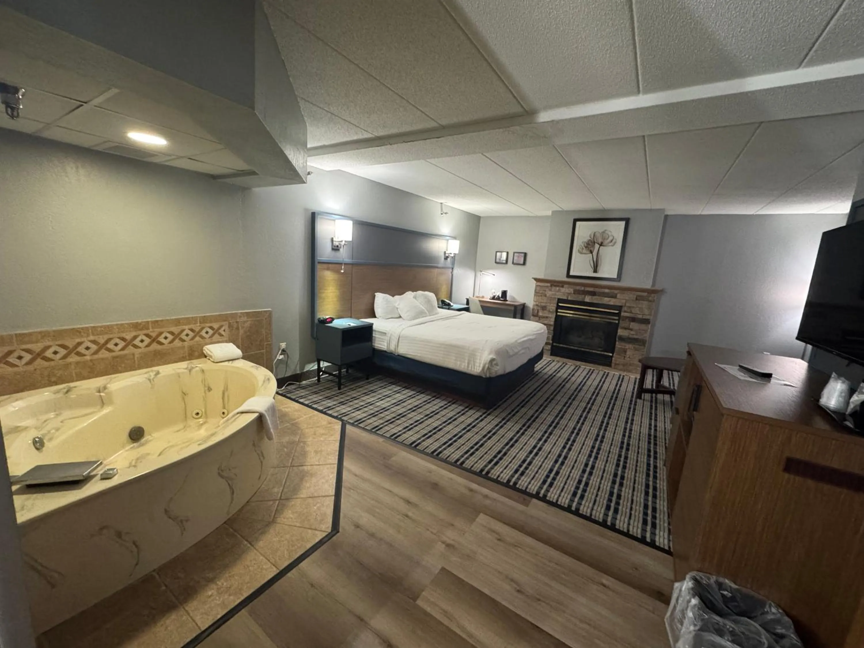 Guests, Bed in AmericInn by Wyndham Albert Lea